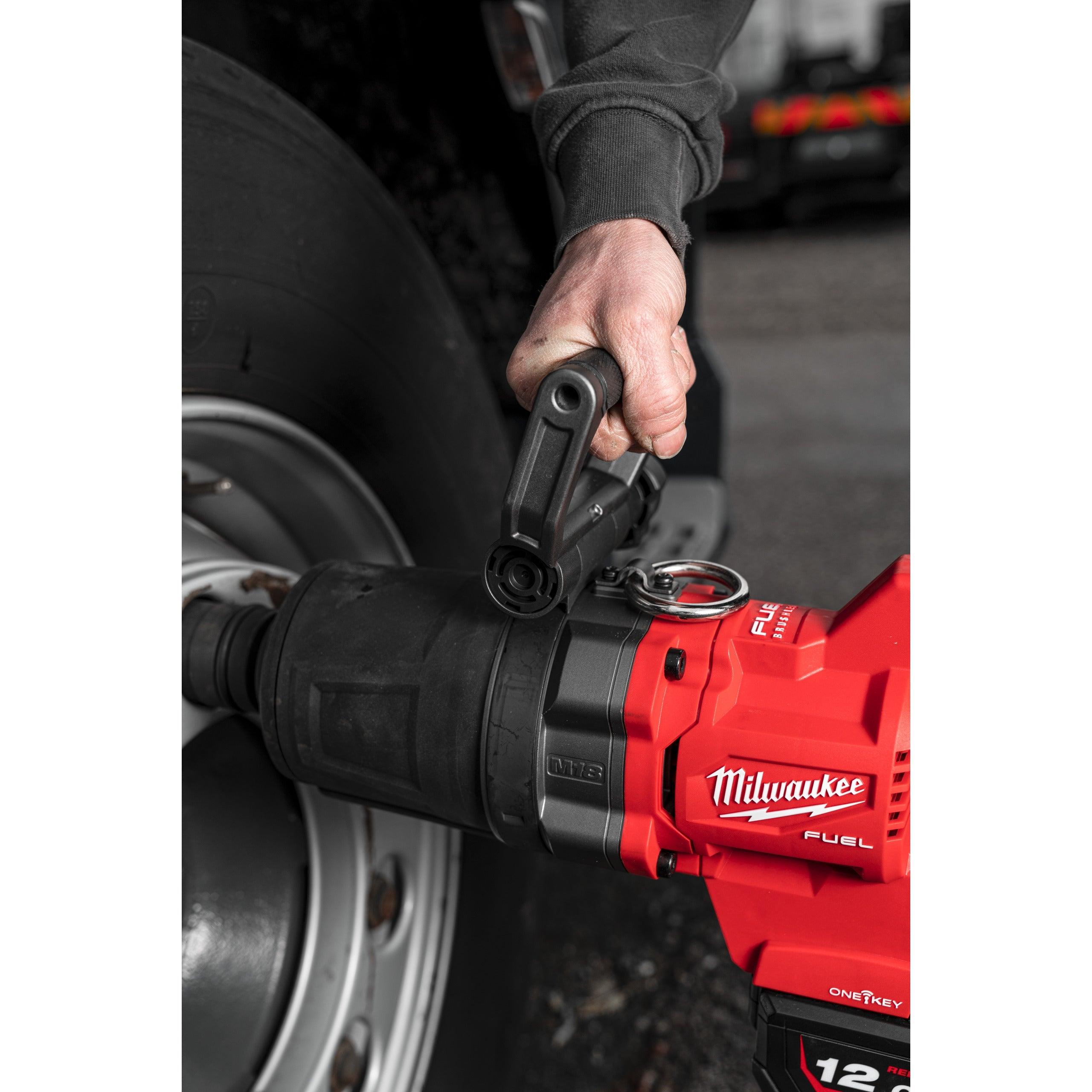 Cheie de impact Milwaukee 1″ 2576Nm 18V M18ONEFHIWF1DS-121C, ONE-KEY™ M18 FUEL™ cu mâner-D, cuplu ridicat și inel de fixare, cod 4933472072, 1 x M18 HB12 acumulator, M12-18 FC încărcător, cutie plastic - BIG STORE (Dynamic Tools SRL)