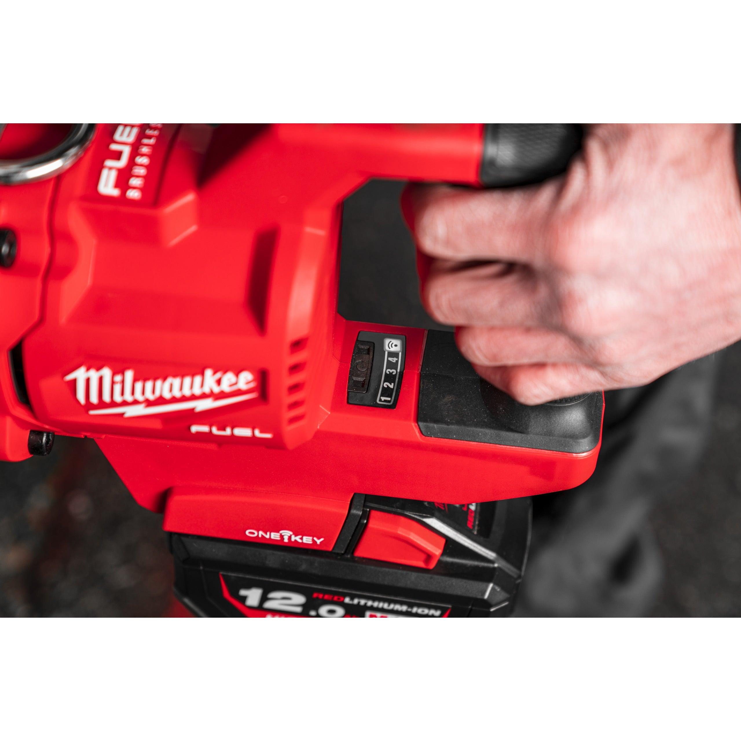 Cheie de impact Milwaukee 1″ 2576Nm 18V M18ONEFHIWF1DS-121C, ONE-KEY™ M18 FUEL™ cu mâner-D, cuplu ridicat și inel de fixare, cod 4933472072, 1 x M18 HB12 acumulator, M12-18 FC încărcător, cutie plastic - BIG STORE (Dynamic Tools SRL)