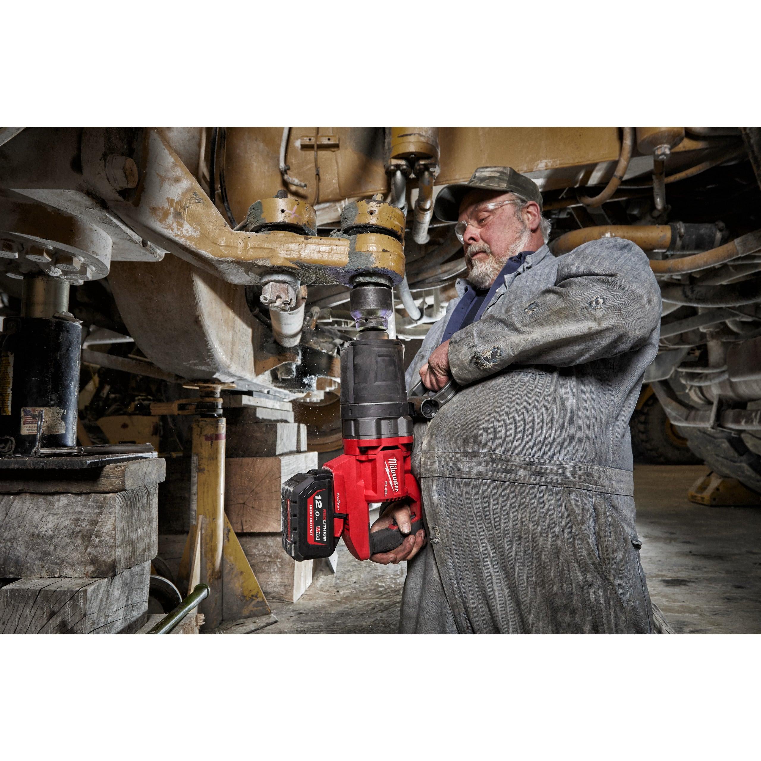 Cheie de impact Milwaukee 1″ 2576Nm 18V M18ONEFHIWF1DS-121C, ONE-KEY™ M18 FUEL™ cu mâner-D, cuplu ridicat și inel de fixare, cod 4933472072, 1 x M18 HB12 acumulator, M12-18 FC încărcător, cutie plastic - BIG STORE (Dynamic Tools SRL)