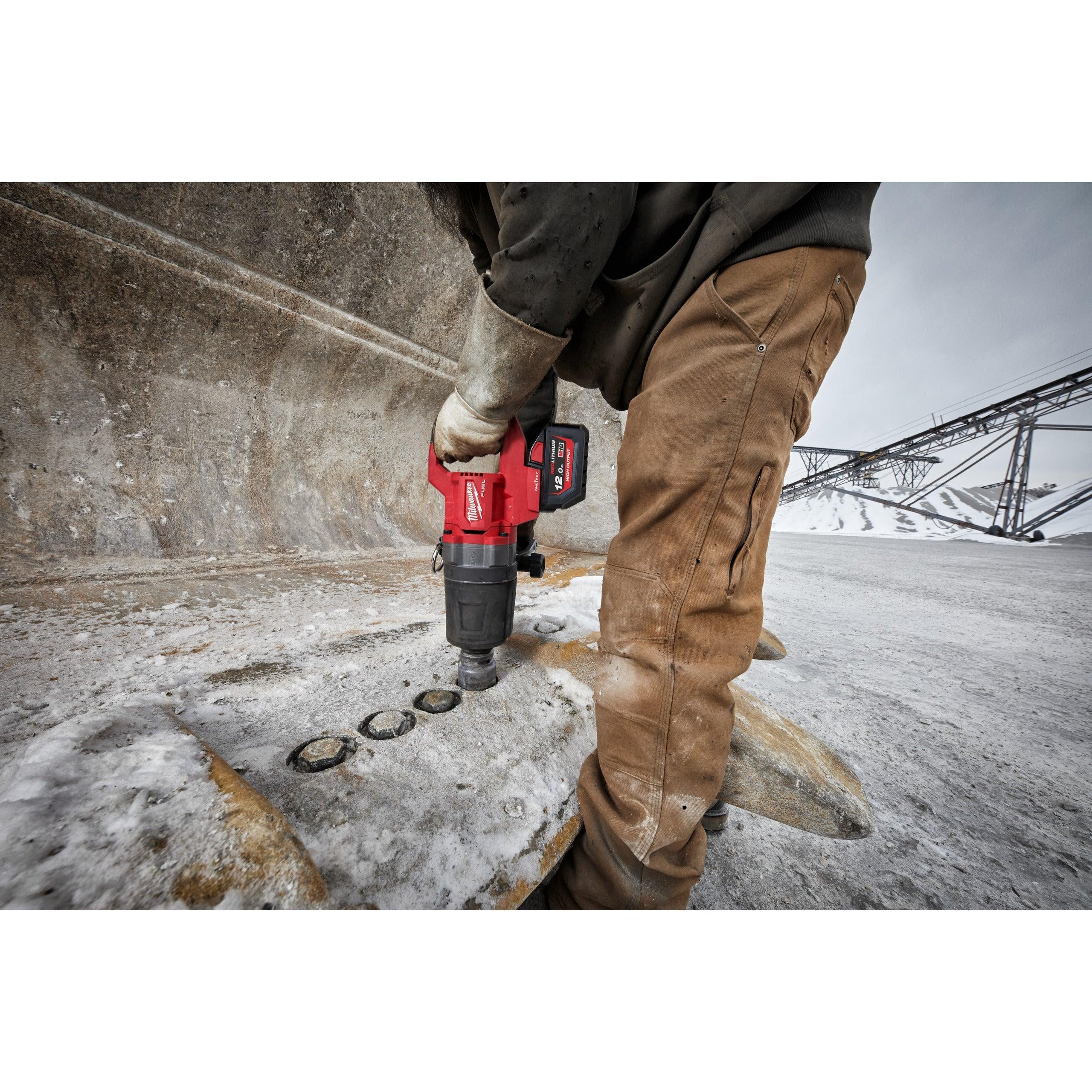 Cheie de impact Milwaukee 1″ 2576Nm 18V M18ONEFHIWF1DS-121C, ONE-KEY™ M18 FUEL™ cu mâner-D, cuplu ridicat și inel de fixare, cod 4933472072, 1 x M18 HB12 acumulator, M12-18 FC încărcător, cutie plastic - BIG STORE (Dynamic Tools SRL)