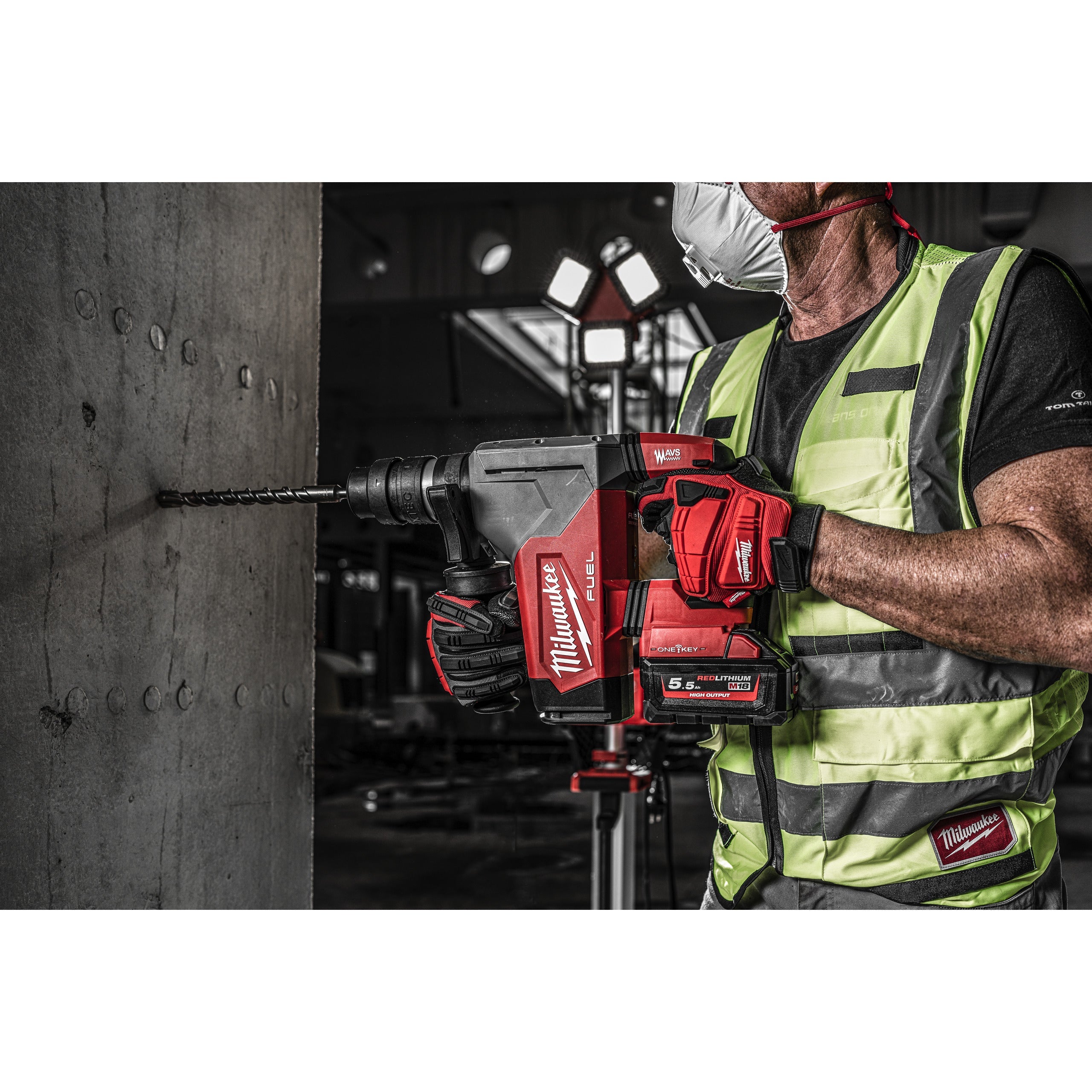 Ciocan rotopercutor SDS-Plus 32 mm cu 4 funcții M18 FUEL™ cu ONE-KEY™ și mandrină FIXTEC™ Milwaukee M18ONEFHPX-552X, cod 4933478496, 2 x M18 HB5,5 acumulator, M12-18 FC încărcător, cutie HD - BIG STORE (Dynamic Tools SRL)