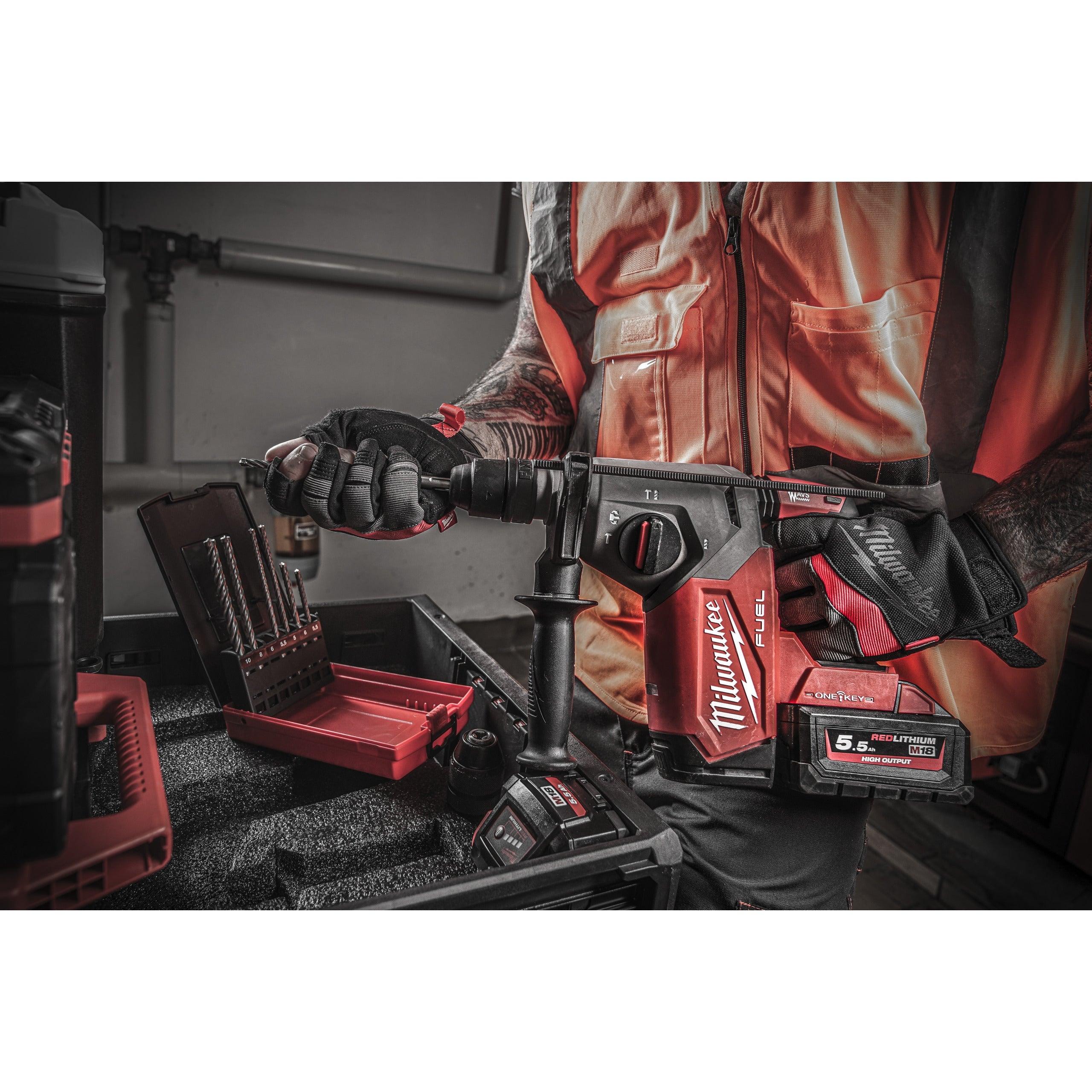 Ciocan rotopercutor SDS-Plus 26 mm cu 4 funcții și mandrină FIXTEC™ ONE-KEY™ M18 FUEL™ Milwaukee M18ONEFHX-0X, cod 4933478503, fără acumulator, fără încărcător, cutie HD - BIG STORE (Dynamic Tools SRL)