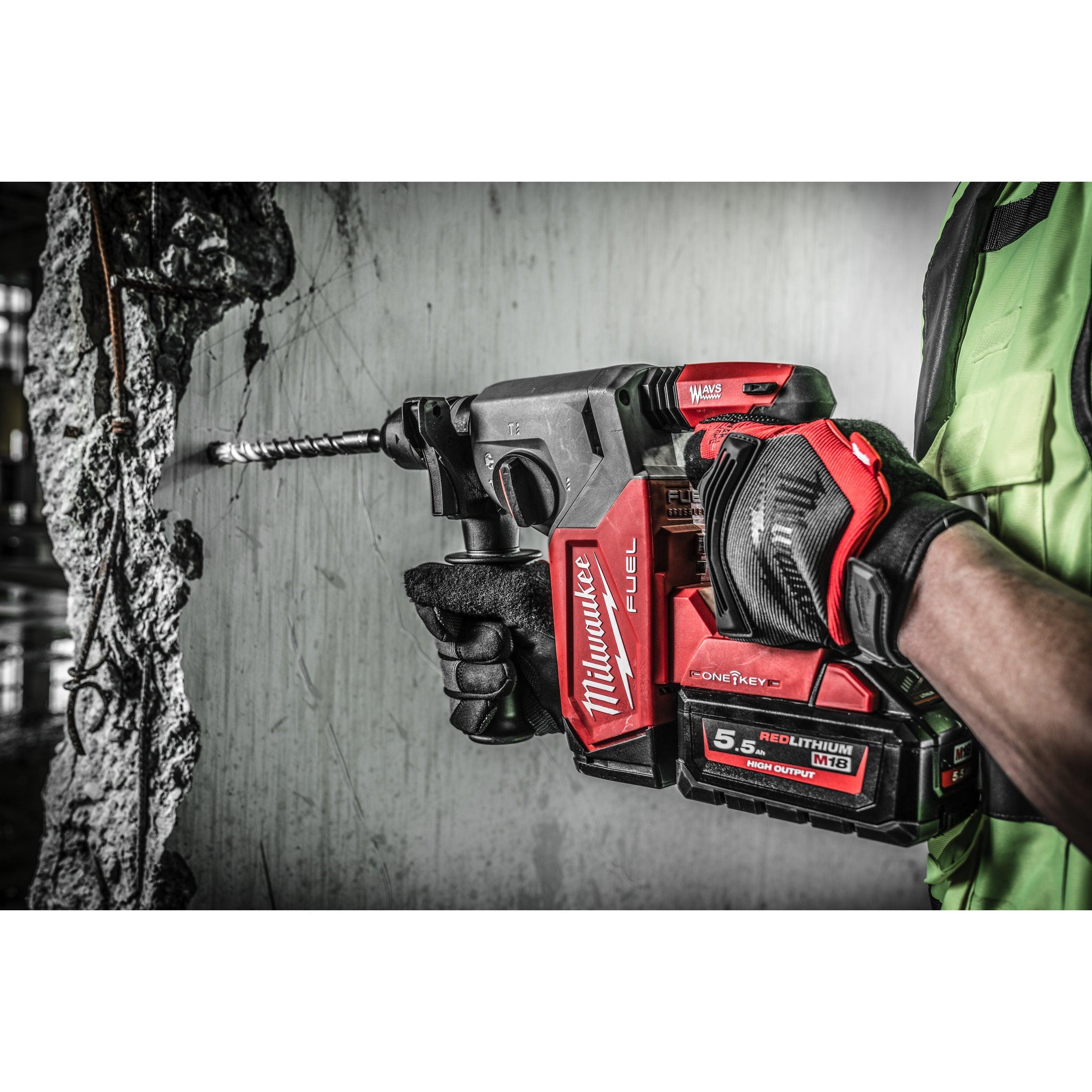 Ciocan rotopercutor SDS-Plus 26 mm cu 4 funcții și mandrină FIXTEC™ ONE-KEY™ M18 FUEL™ Milwaukee M18ONEFHX-552X, cod 4933478504, 2 x M18 HB5,5 acumulator, M12-18 FC încărcător, cutie HD - BIG STORE (Dynamic Tools SRL)