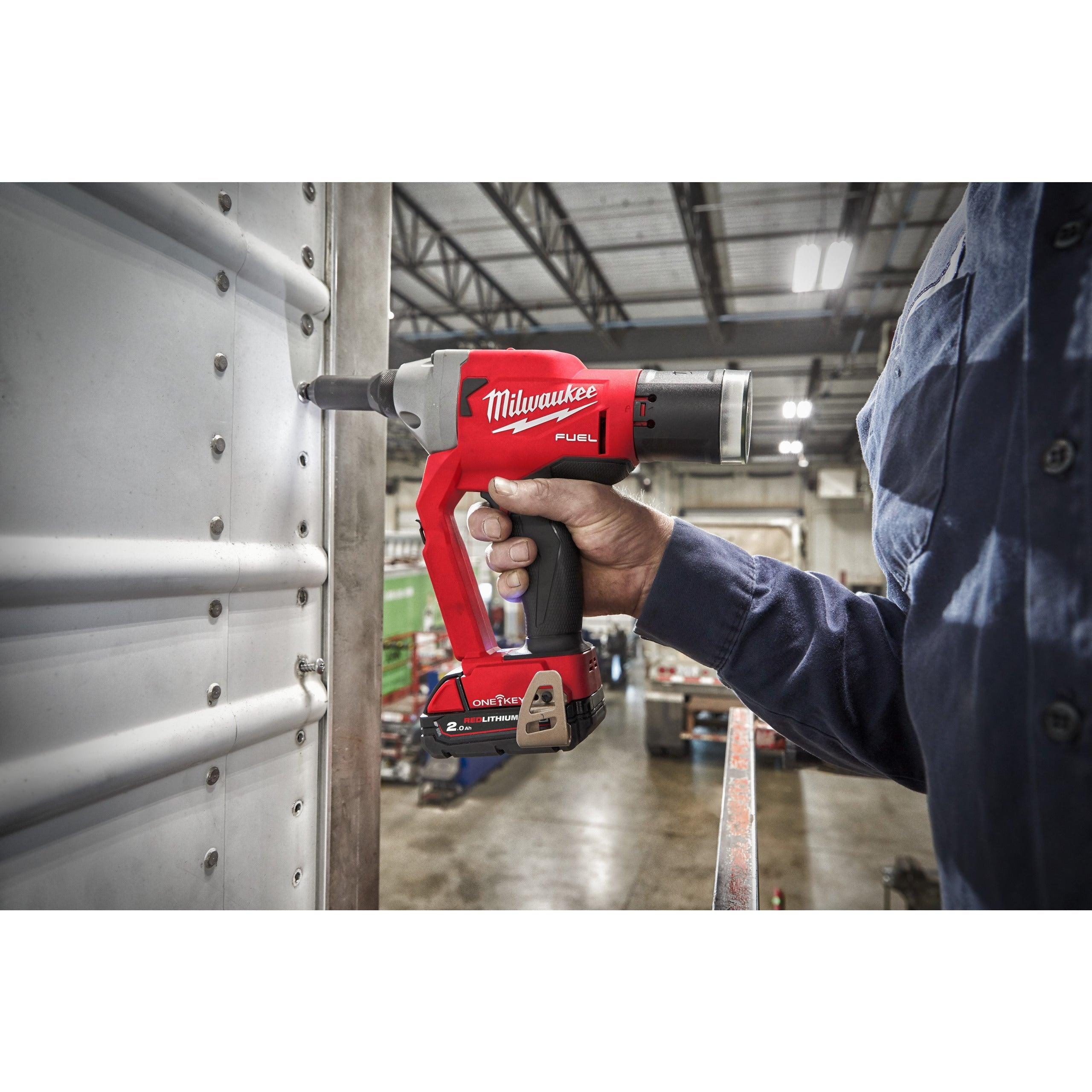 Pistol pentru nituit M18 FUEL™ ONE-KEY™ Milwaukee M18ONEFPRT-202X, cod 4933478602, 2 x M18 B2 acumulator, M12-18 FC încărcător, cutie HD - BIG STORE (Dynamic Tools SRL)