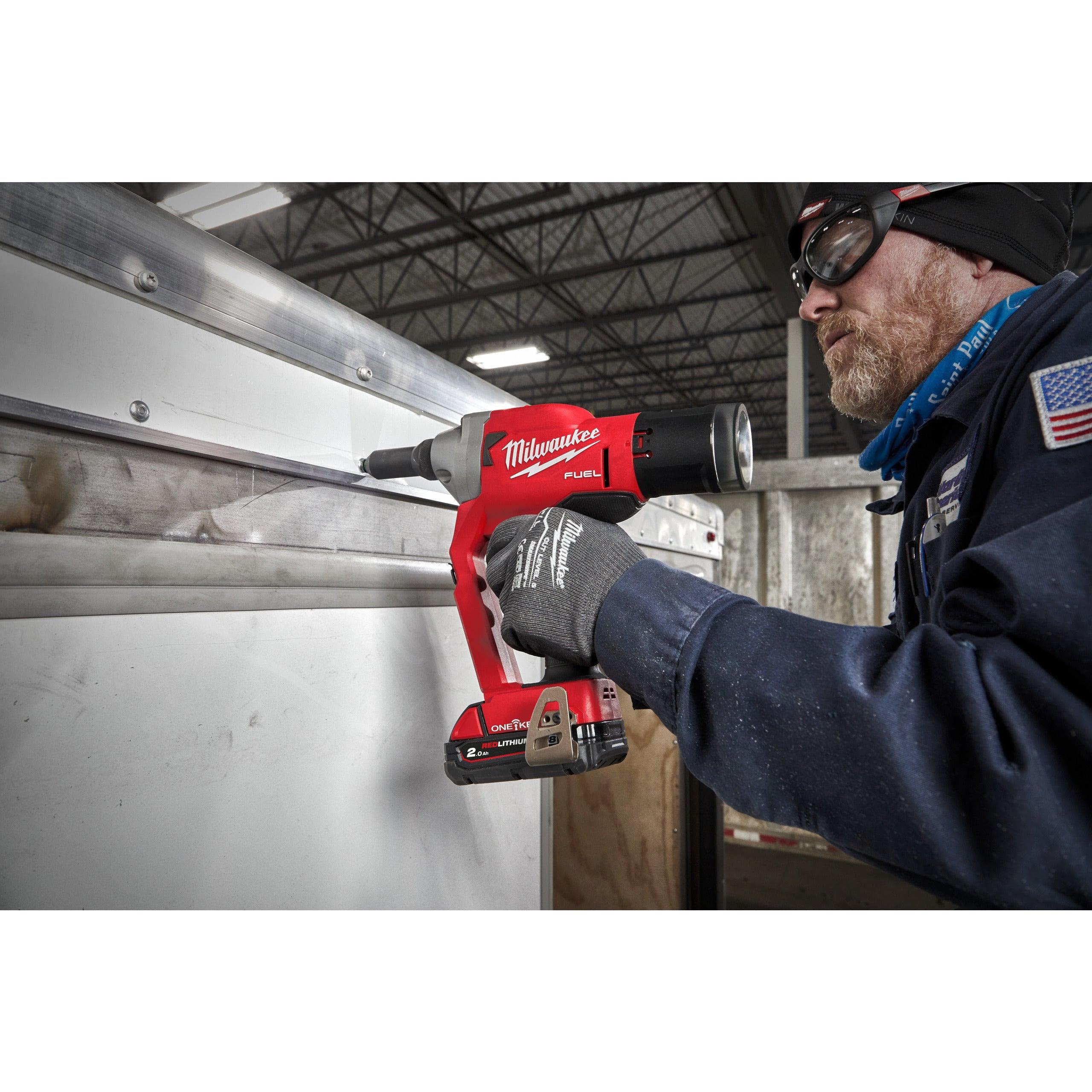 Pistol pentru nituit M18 FUEL™ ONE-KEY™ Milwaukee M18ONEFPRT-202X, cod 4933478602, 2 x M18 B2 acumulator, M12-18 FC încărcător, cutie HD - BIG STORE (Dynamic Tools SRL)