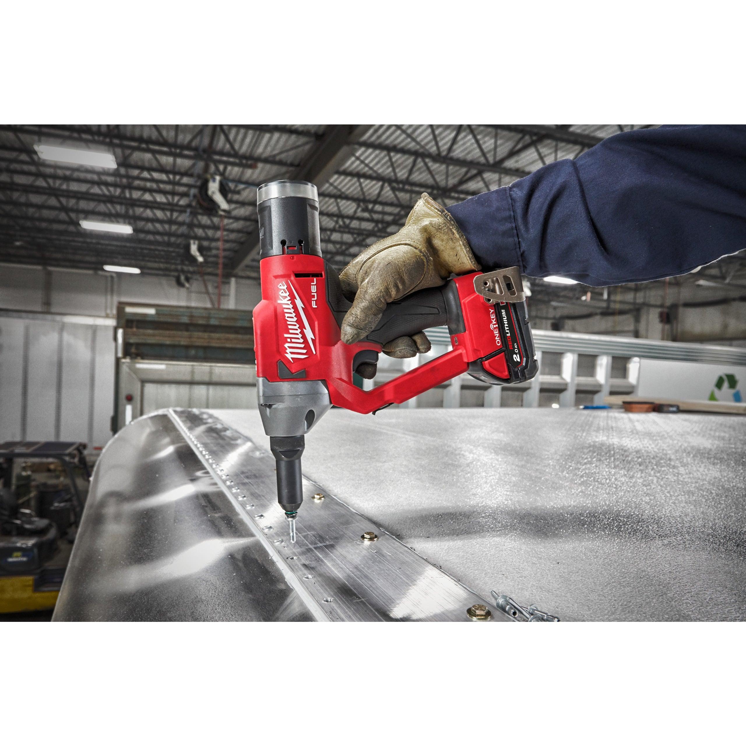 Pistol pentru nituit M18 FUEL™ ONE-KEY™ Milwaukee M18ONEFPRT-202X, cod 4933478602, 2 x M18 B2 acumulator, M12-18 FC încărcător, cutie HD - BIG STORE (Dynamic Tools SRL)