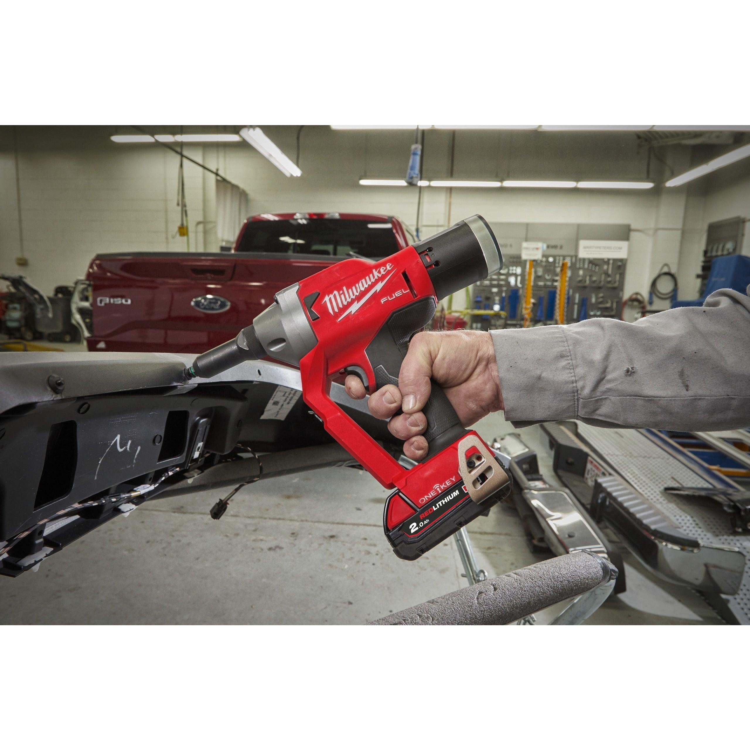 Pistol pentru nituit M18 FUEL™ ONE-KEY™ Milwaukee M18ONEFPRT-202X, cod 4933478602, 2 x M18 B2 acumulator, M12-18 FC încărcător, cutie HD - BIG STORE (Dynamic Tools SRL)