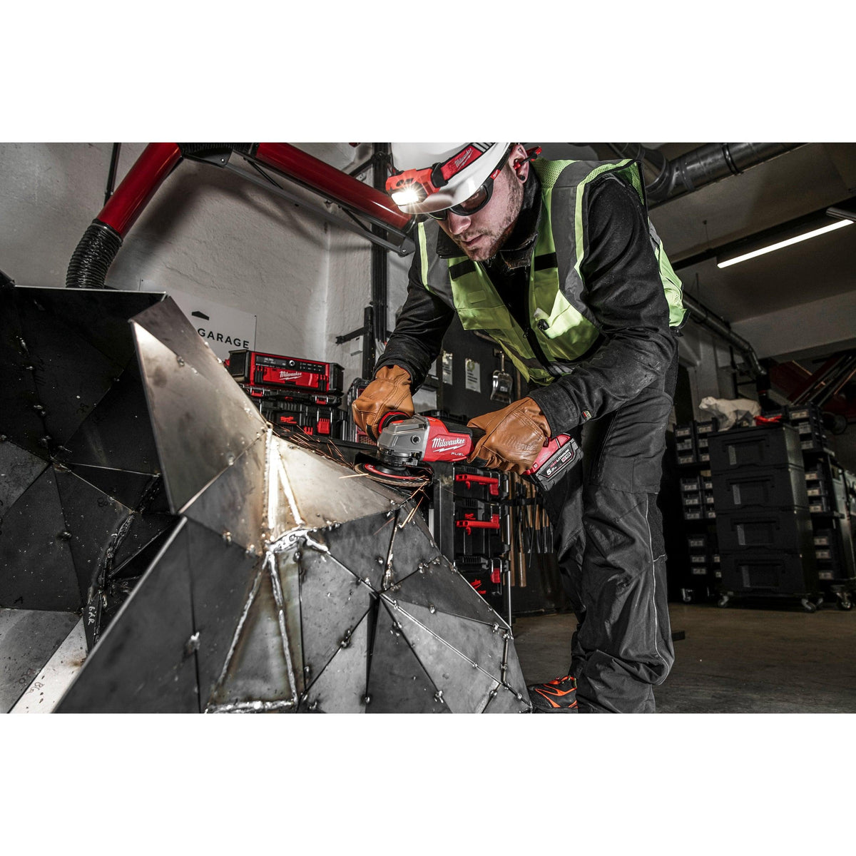 Polizor unghiular 125 mm cu frânare și comutator tip clapetă M18 FUEL™ ONE-KEY™ Milwaukee M18ONEFSAG125XPDB-0X, fără acumulator, fără încărcător, cutie HD, cod 4933478434 - BIG STORE (Dynamic Tools SRL)