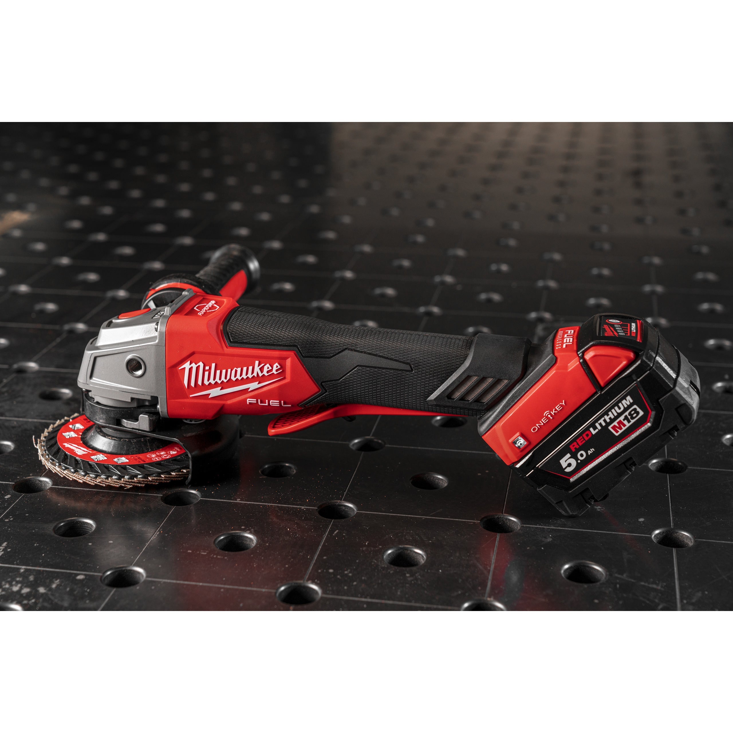 Polizor unghiular 125 mm cu frânare și comutator tip clapetă M18 FUEL™ ONE-KEY™ Milwaukee M18ONEFSAG125XPDB-502X, cod 4933478435, 2 x M18 B5 acumulator, M12-18 FC încărcător, cutie HD - BIG STORE (Dynamic Tools SRL)