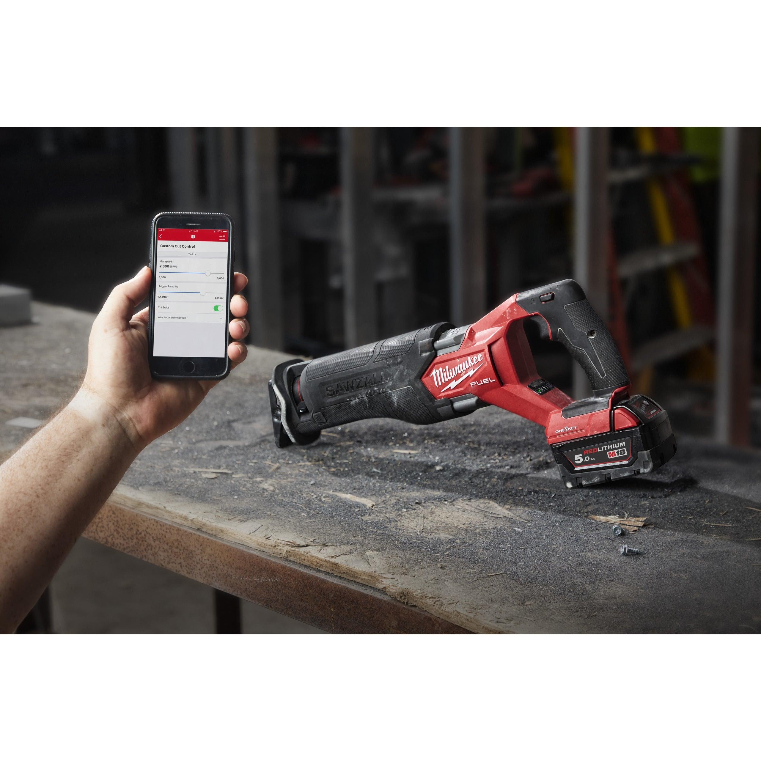Fierăstrău sabie M18 FUEL™ ONE-KEY™ SAWZALL™ Milwaukee M18ONEFSZ-502X, cod 4933478294, 2 x M18 B5 acumulator, M12-18 FC încărcător, cutie HD - BIG STORE (Dynamic Tools SRL)