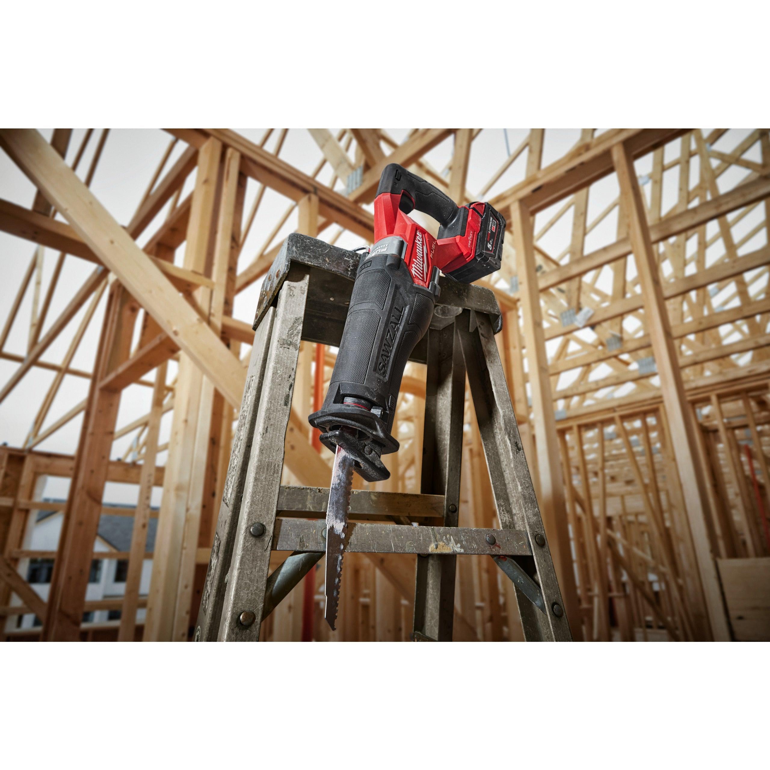 Fierăstrău sabie M18 FUEL™ ONE-KEY™ SAWZALL™ Milwaukee M18ONEFSZ-502X, cod 4933478294, 2 x M18 B5 acumulator, M12-18 FC încărcător, cutie HD - BIG STORE (Dynamic Tools SRL)