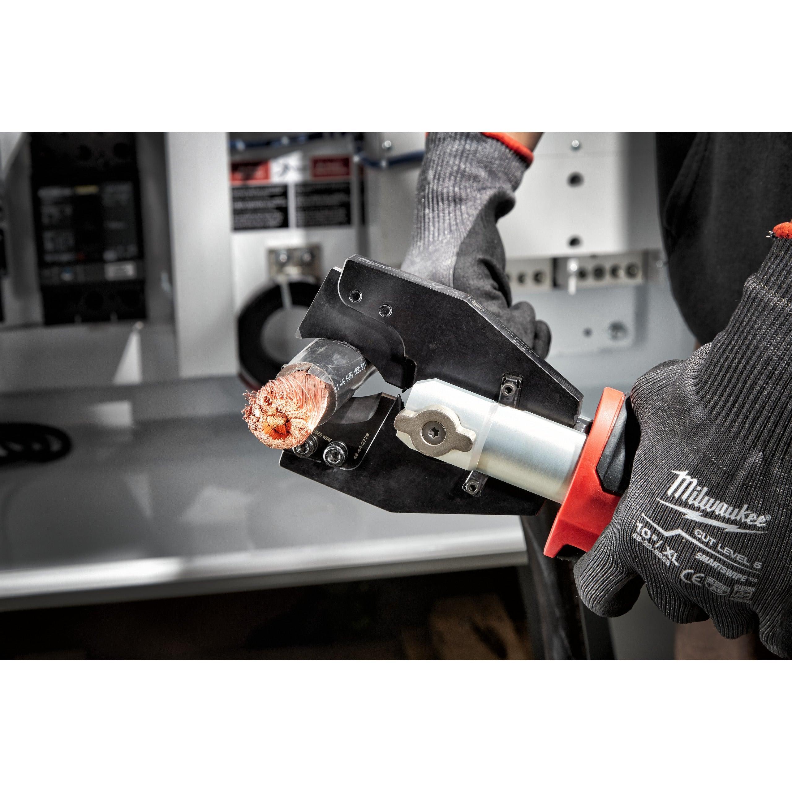 Dispozitiv hidraulic tăiere cablu 35 mm M18™ FORCE LOGIC™ Milwaukee M18ONEHCC-201, cod 4933464309, 1 x M18 B2 acumulator, M12-18 C încărcător, cutie plastic - BIG STORE (Dynamic Tools SRL)