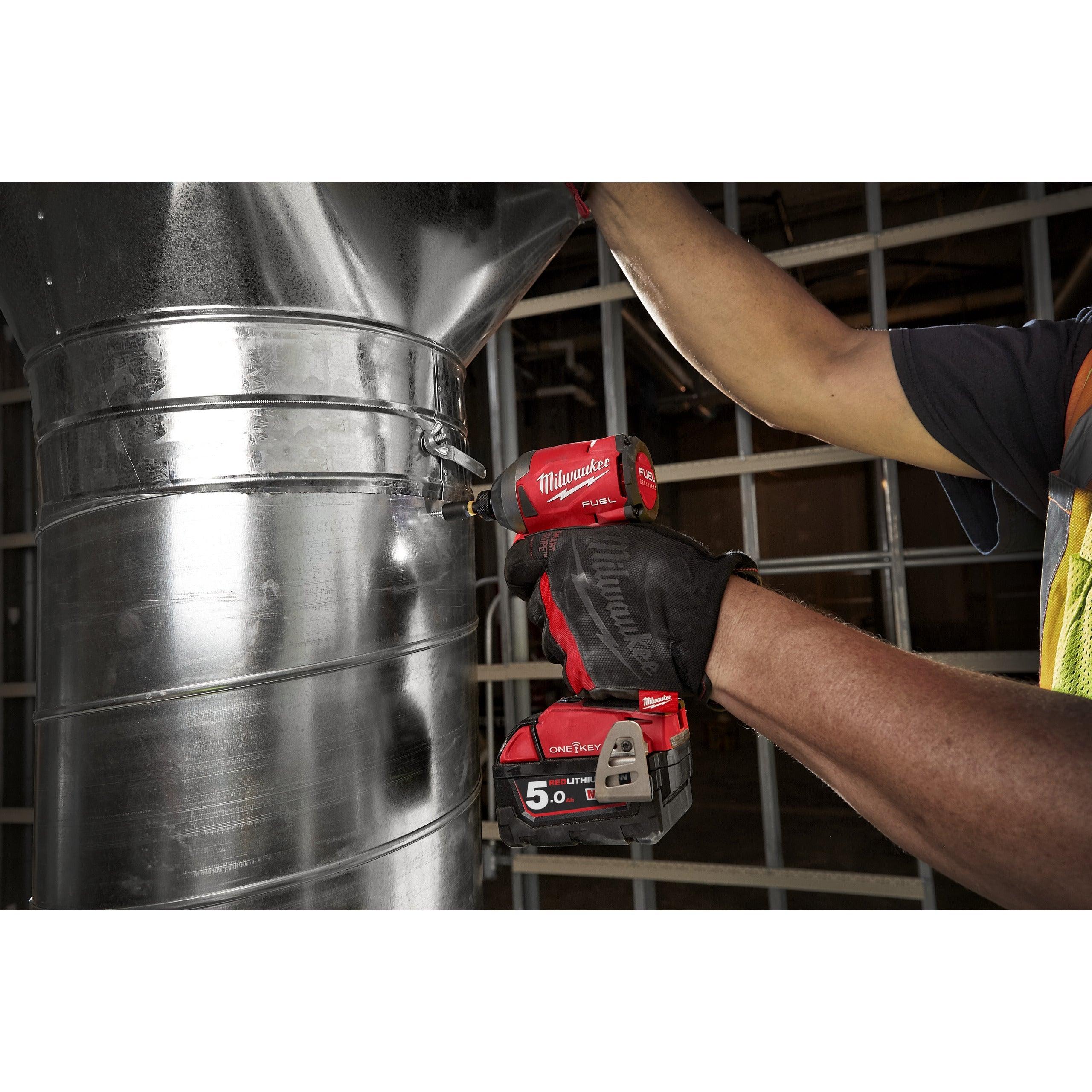 Mașină de înșurubat cu impact Milwaukee 1/4″ Hex 226Nm 18V M18ONEID2-502X, ONE-KEY™ M18 FUEL™, cod 4933464091, 2 x M18 B5 acumulator, M12-18 FC încărcător, cutie HD - BIG STORE (Dynamic Tools SRL)