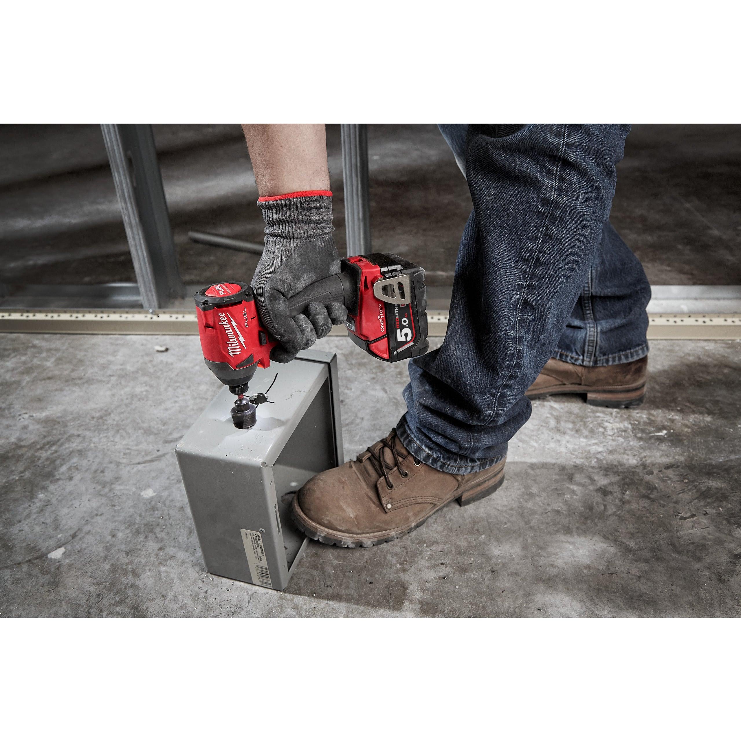 Mașină de înșurubat cu impact Milwaukee 1/4″ Hex 226Nm 18V M18ONEID2-502X, ONE-KEY™ M18 FUEL™, cod 4933464091, 2 x M18 B5 acumulator, M12-18 FC încărcător, cutie HD - BIG STORE (Dynamic Tools SRL)