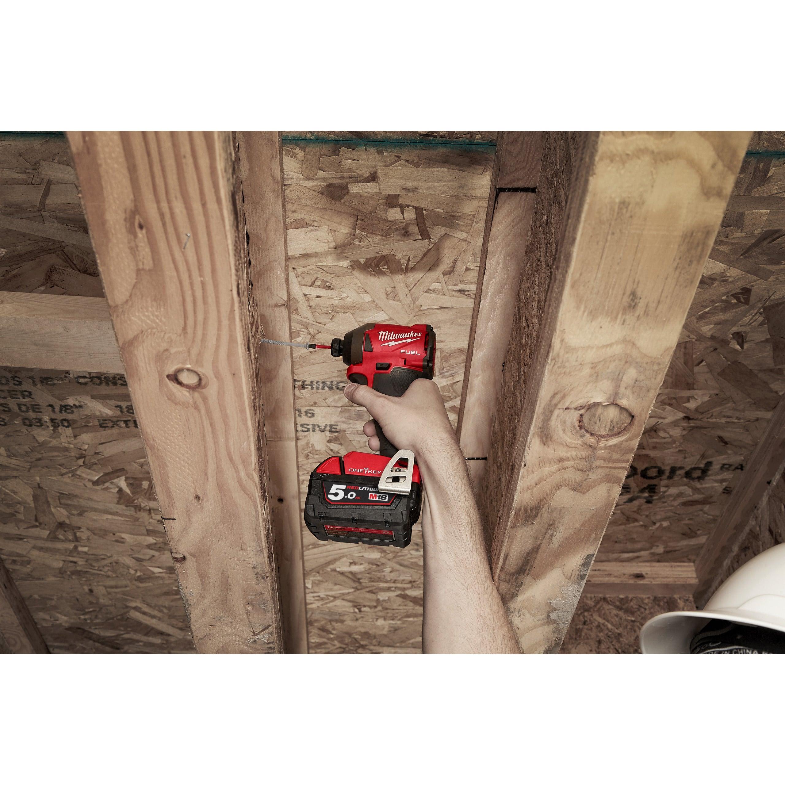 Mașină de înșurubat cu impact Milwaukee 1/4″ Hex 226Nm 18V M18ONEID2-502X, ONE-KEY™ M18 FUEL™, cod 4933464091, 2 x M18 B5 acumulator, M12-18 FC încărcător, cutie HD - BIG STORE (Dynamic Tools SRL)