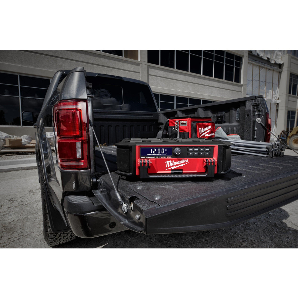 Radio încărcător M18™ PACKOUT™ Milwaukee M18PRCDAB+-0, cod 4933472112, fără acumulator, fără încărcător, fără cutie - BIG STORE (Dynamic Tools SRL)