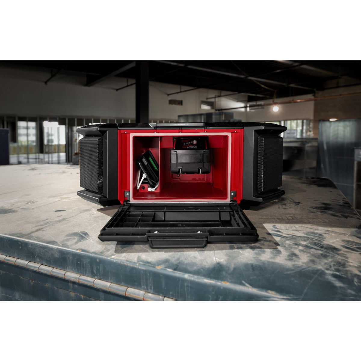 Radio încărcător M18™ PACKOUT™ Milwaukee M18PRCDAB+-0, cod 4933472112, fără acumulator, fără încărcător, fără cutie - BIG STORE (Dynamic Tools SRL)