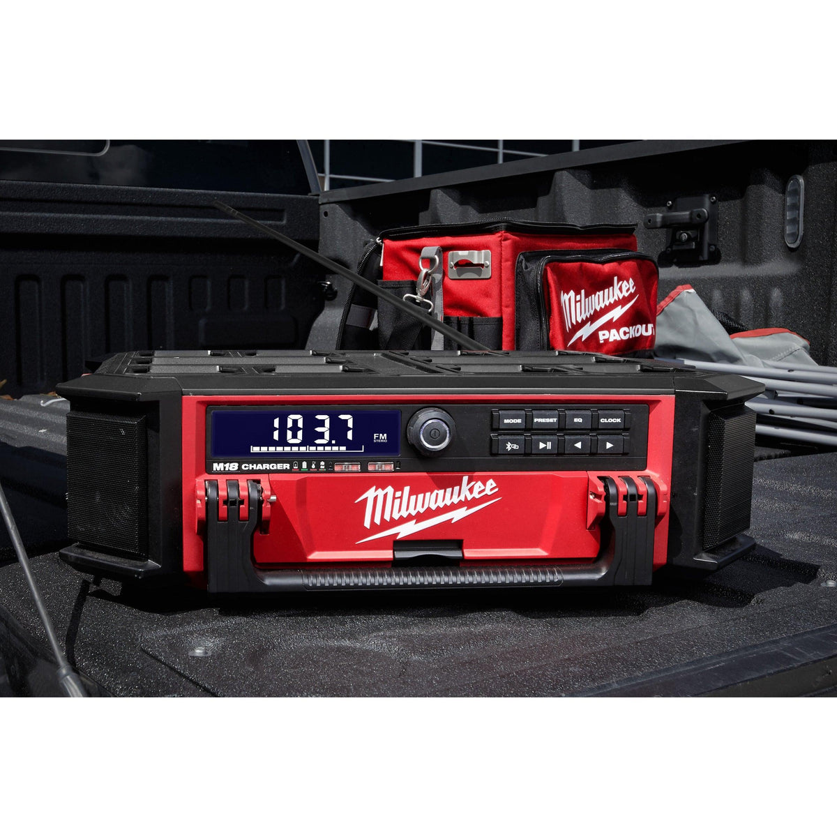 Radio încărcător M18™ PACKOUT™ Milwaukee M18PRCDAB+-0, cod 4933472112, fără acumulator, fără încărcător, fără cutie - BIG STORE (Dynamic Tools SRL)