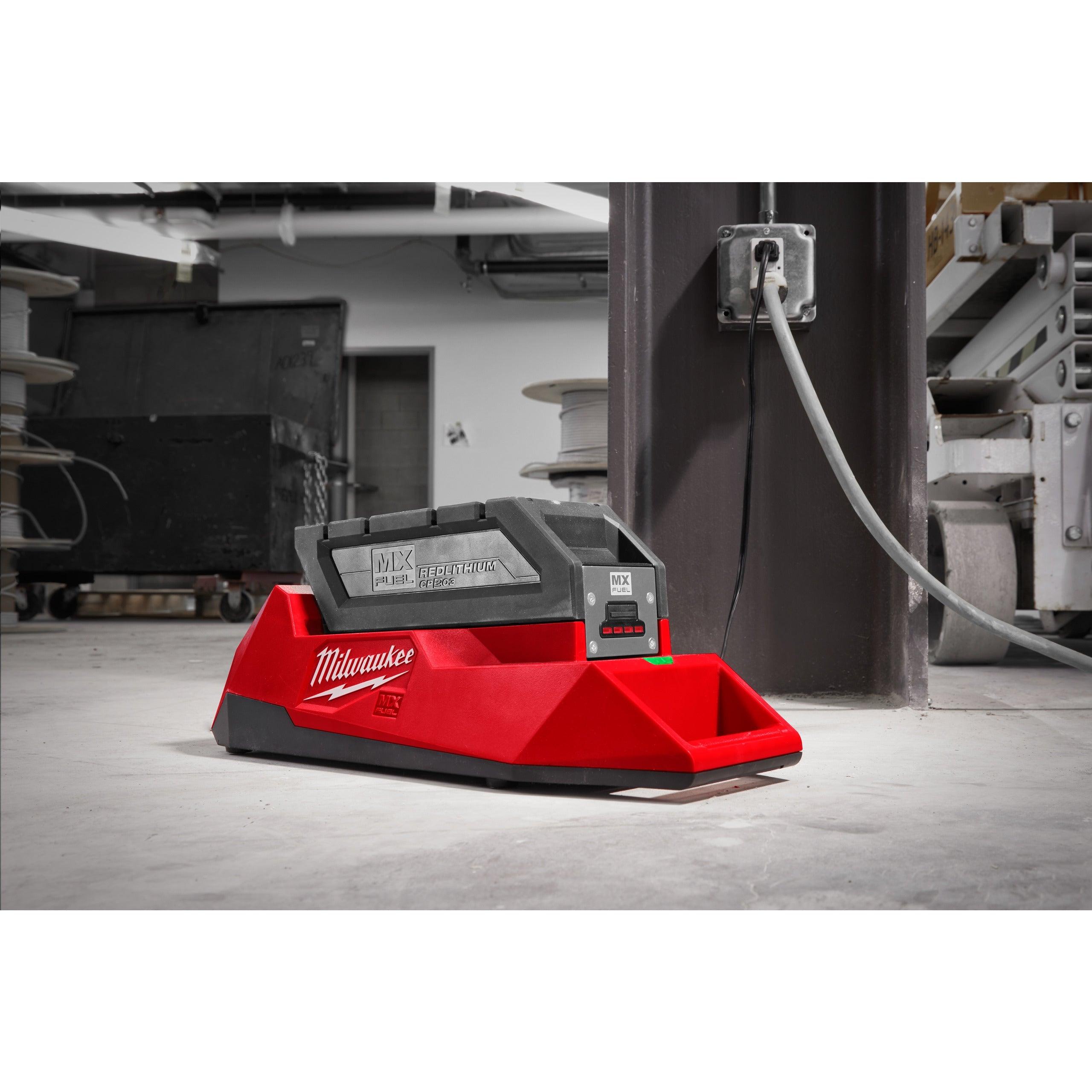 Încărcător monoport cu mâner MX FUEL™ Milwaukee MXF C, cod 4933471839, fără cutie - BIG STORE (Dynamic Tools SRL)