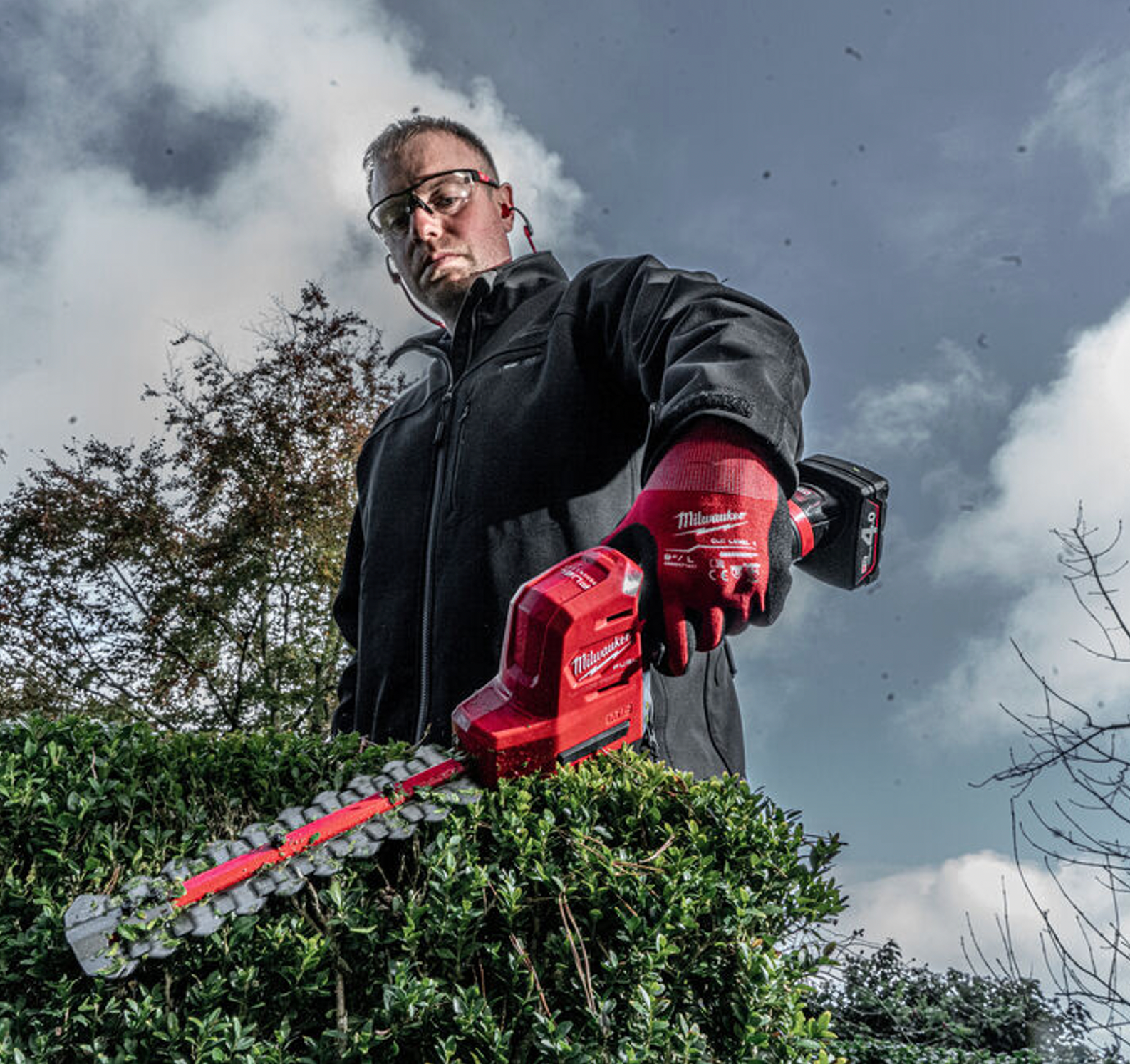 Trimmer gard viu 20cm, M12™ Milwaukee M12FHT20-0, fără acumulator, fără încărcător, fără cutie, cod 4933479675 - BIG STORE (Dynamic Tools SRL)