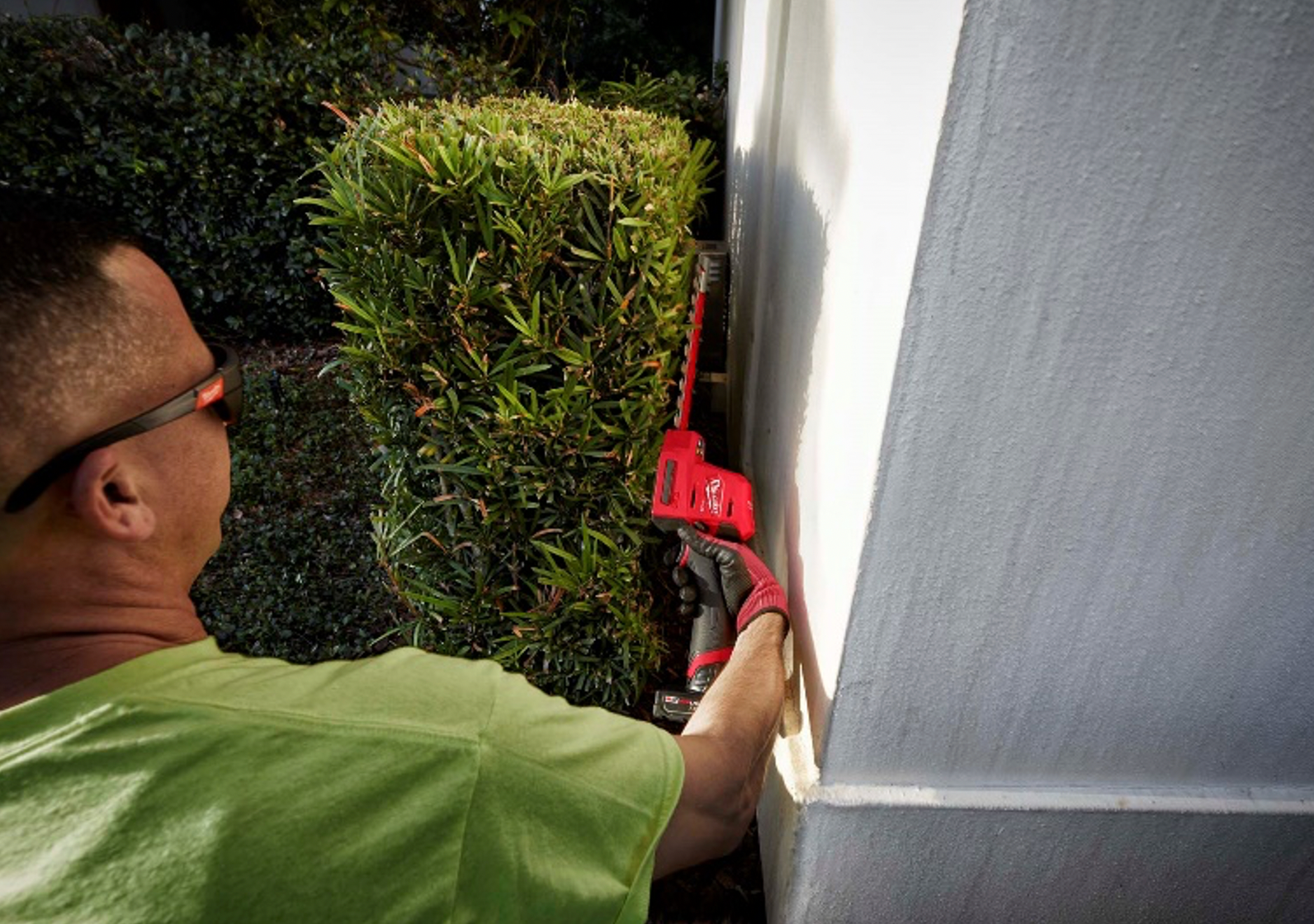 Trimmer gard viu 20cm, M12™ Milwaukee M12FHT20-0, fără acumulator, fără încărcător, fără cutie, cod 4933479675 - BIG STORE (Dynamic Tools SRL)