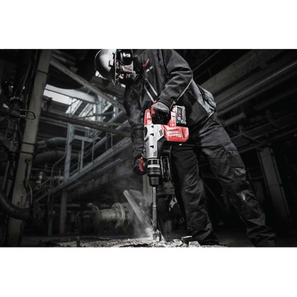 Ciocan rotopercutor Milwaukee M18-CHM, SDS-Max, pentru găurire și dăltuire, clasa 5kg, cu sistem M18 FUEL™, cod 4933451362 - BIG STORE (Dynamic Tools SRL)
