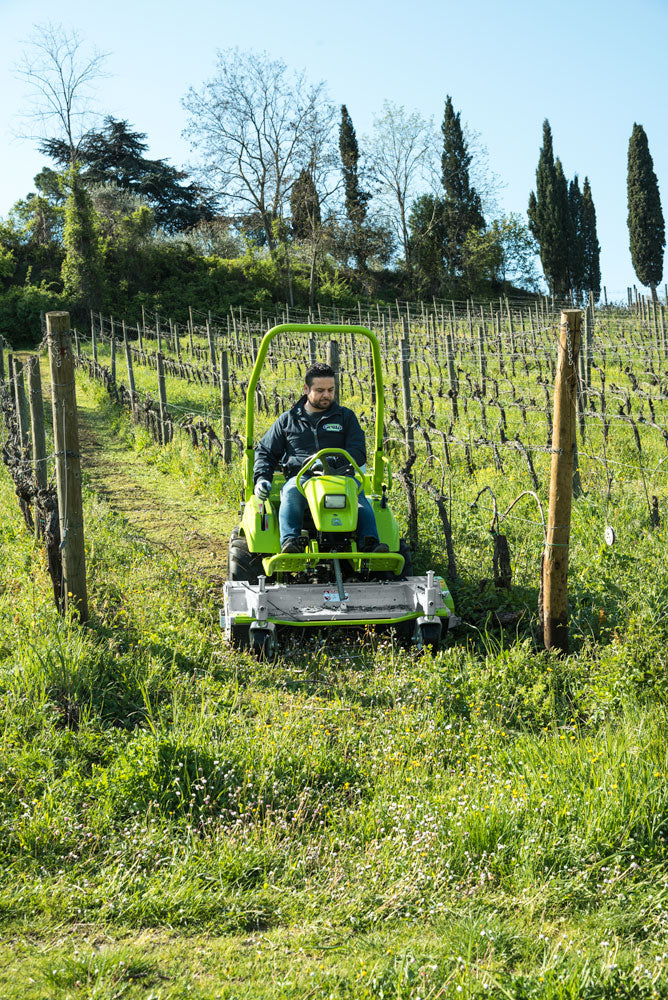 Tractoraș hydrostatic de tocat vegetație cu tocător frontal, Grillo FK 700, 18 CP, Diesel,  115CM (Copy)