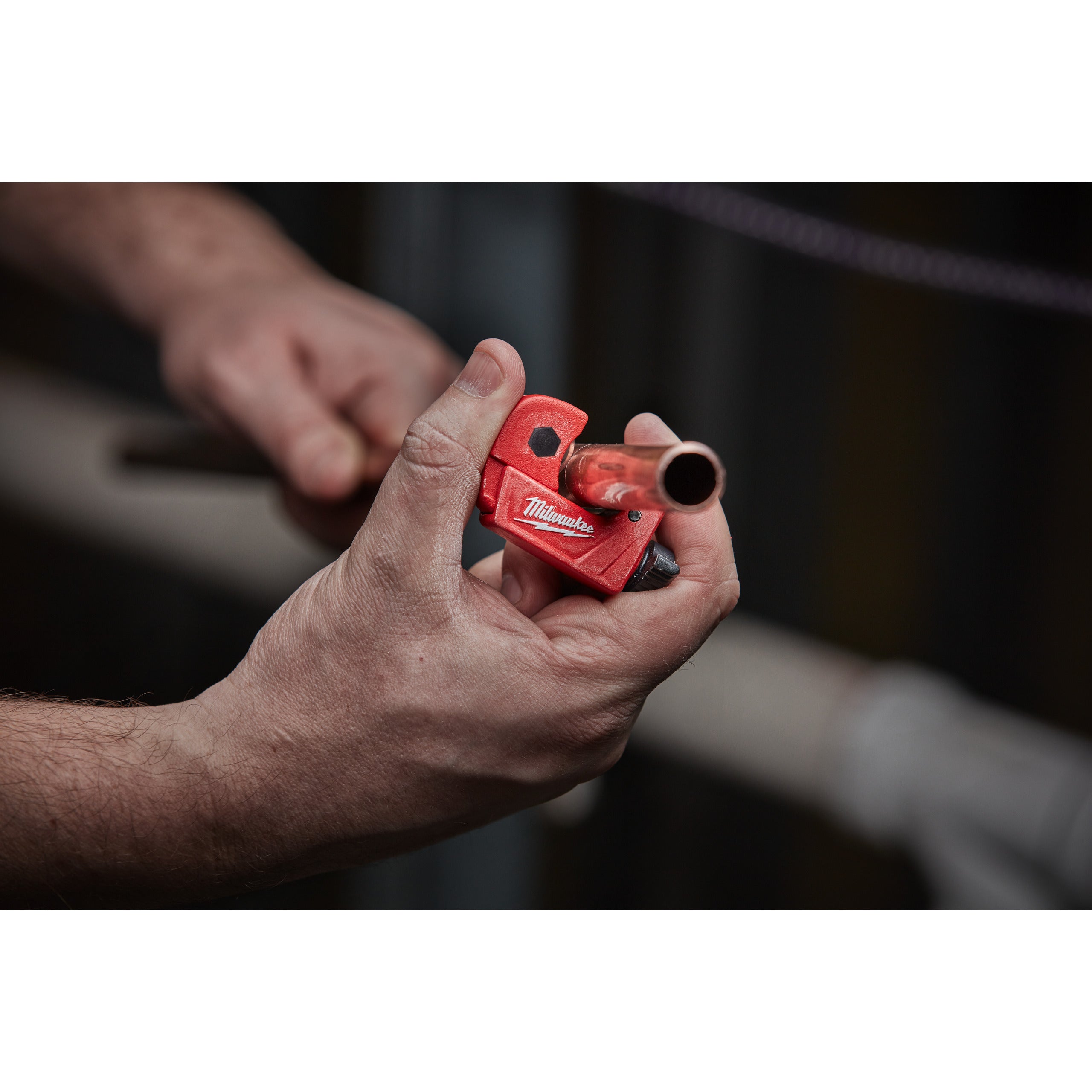 Mini cutter pentru țevi din cupru Milwaukee Mini Copper Tubing Cutter 3-16 mm, cod 4932500665