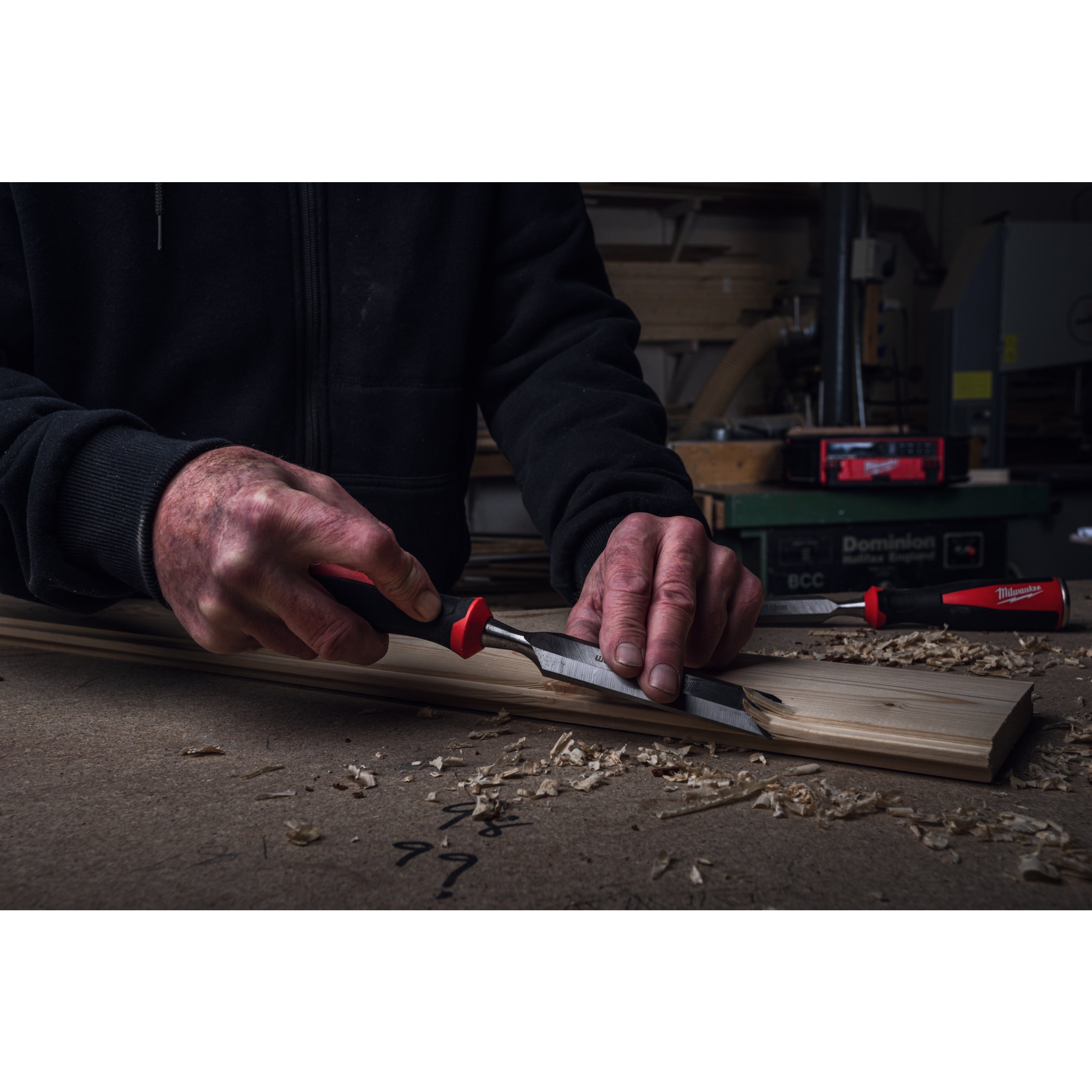 Daltă manuală  cu margine teșită Milwaukee 1" Beveled Edge Chisel, cod 4932479895