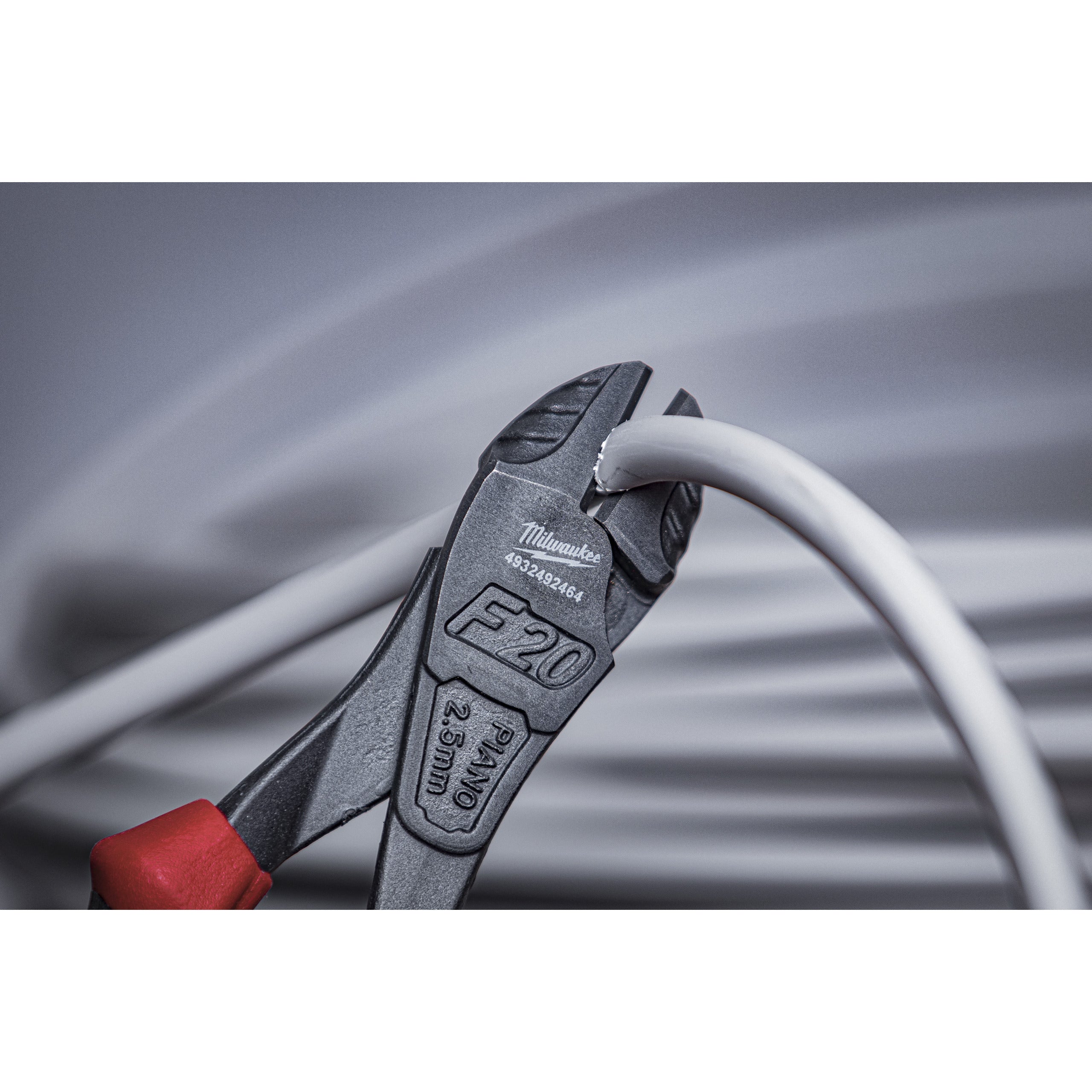 Clește Heavy Duty cu tăiș diagonal Milwaukee Heavy Duty Diagonal cutting plier 200mm, cod 4932492464