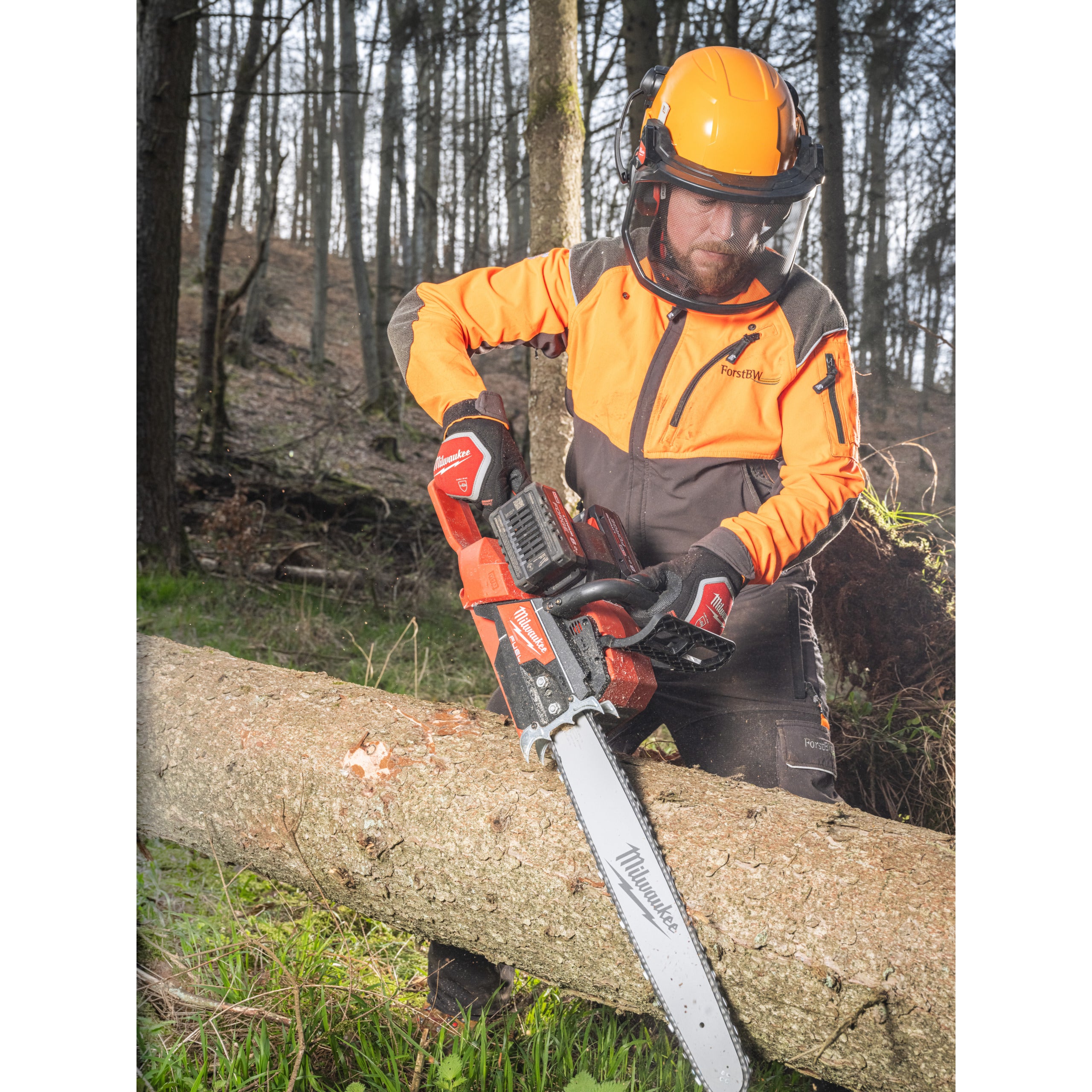 Mănuși protecție pentru fierăstrău cu lanț Milwaukee Chain Saw Gloves - 11/XXL, cod 4932493543