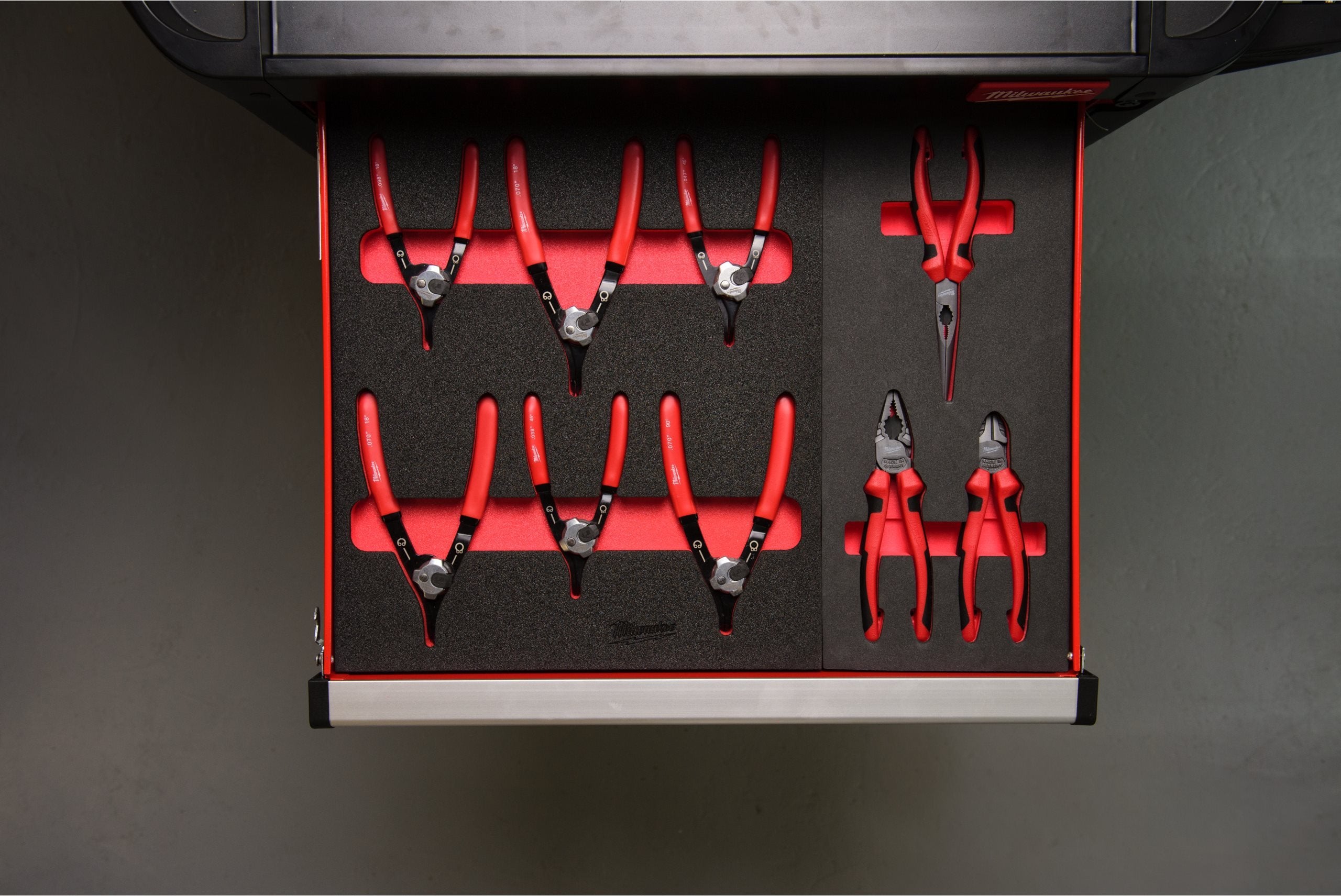 Set 6 clești Milwaukee pentru inele de siguranță în inserție de spumă, cod 4932493633