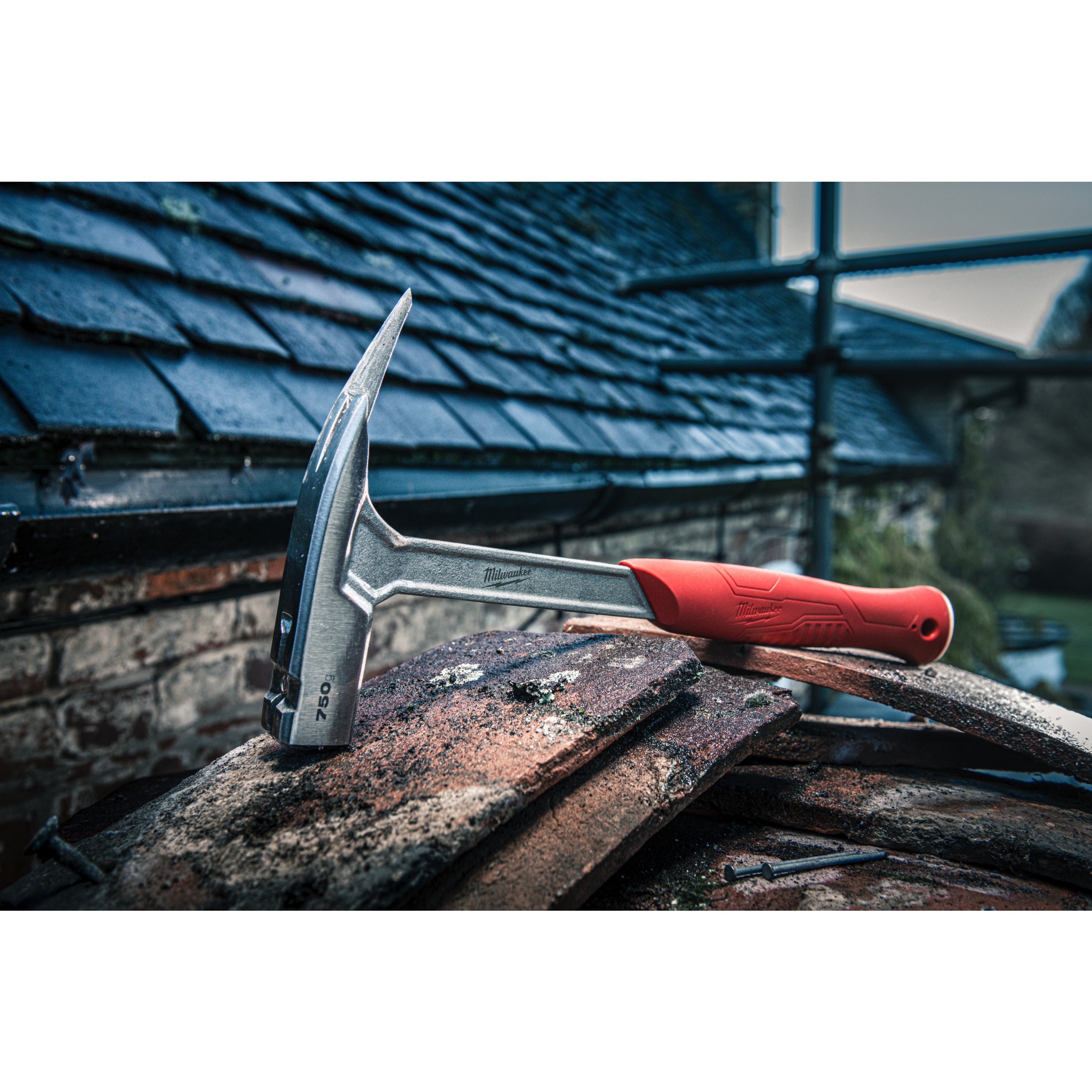 Ciocan pentru acoperiș Milwaukee Roofing Hammer 750g, cod 4932493655