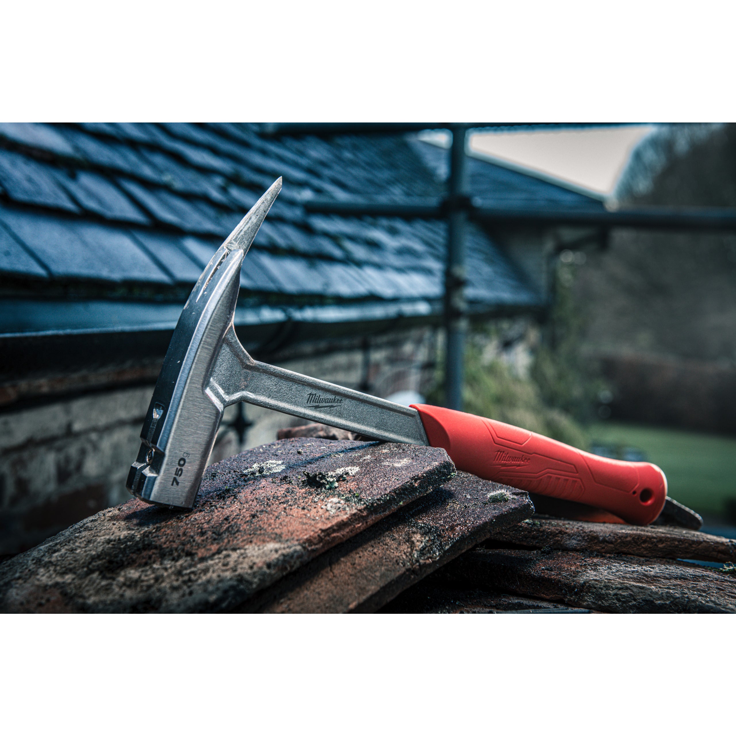 Ciocan pentru acoperiș Milwaukee Roofing Hammer 750g, cod 4932493655