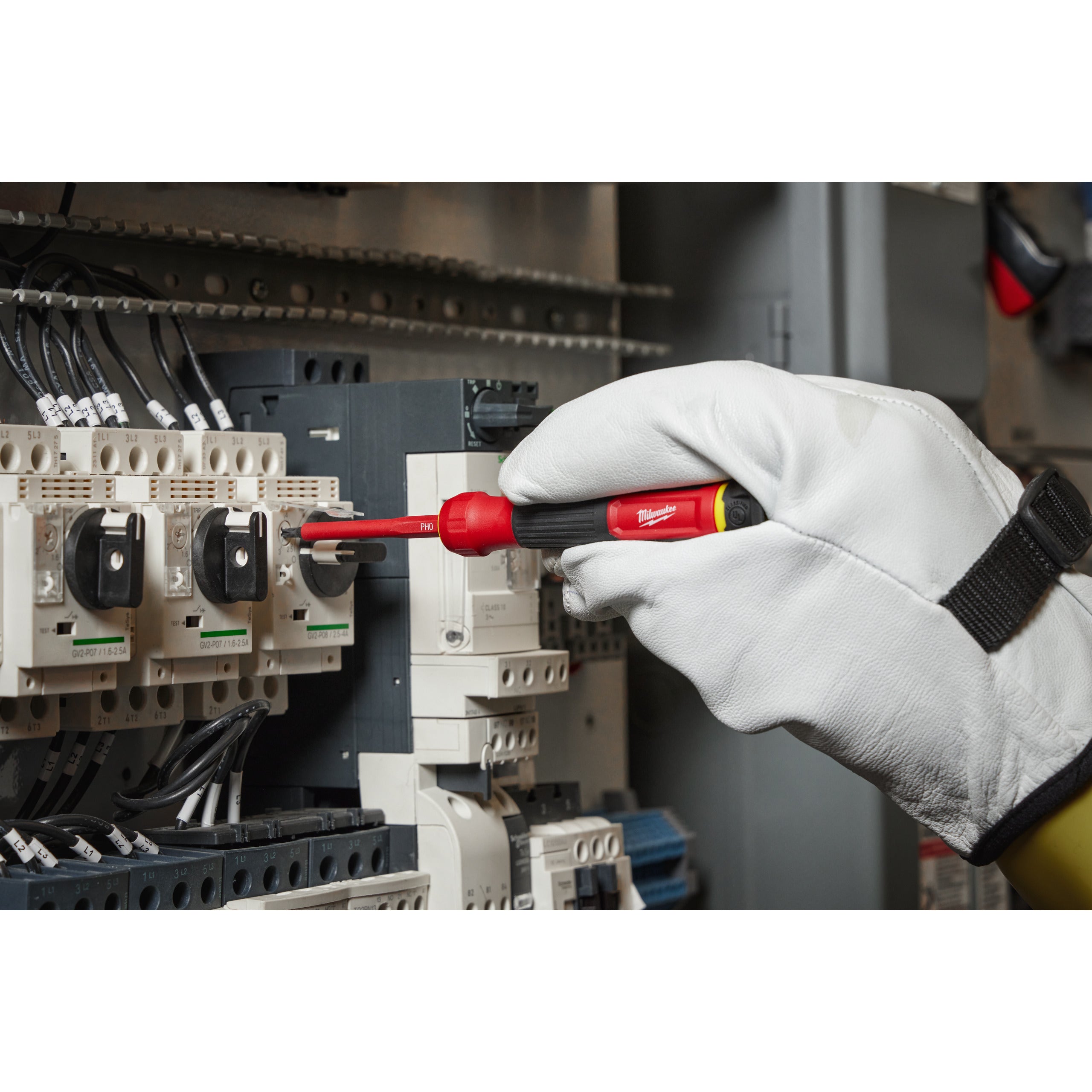 Șurubelnițe de precizie izolate multi-bit Milwaukee Insulated 8 in 1 Precision Multi-Bit Screwdriver Set, cod 4932493659