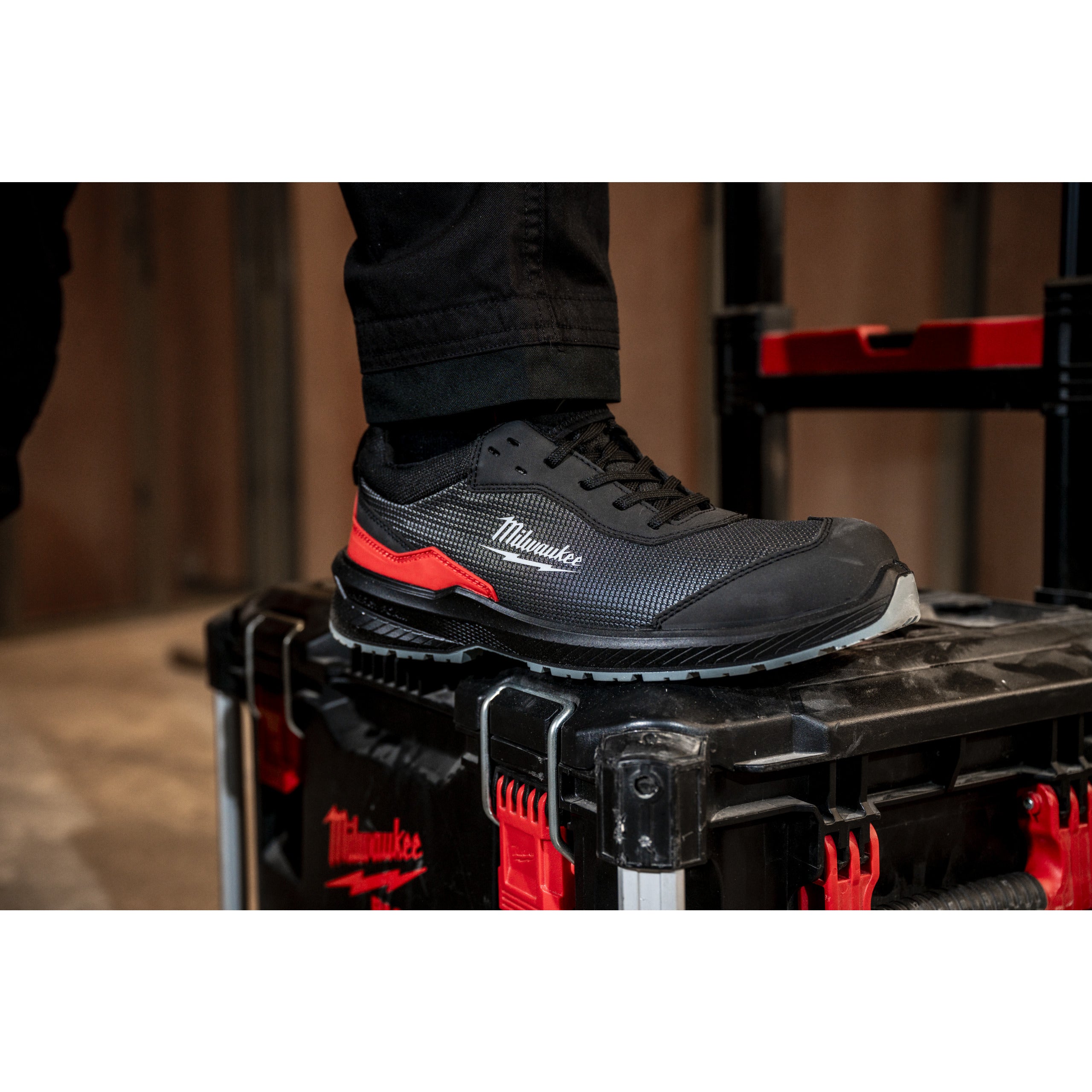 Pantofi negri de protecție Flextred™ S1PS 1L110133 ESD FO SR Milwaukee FXT S1PS 1L110133 ESD FO SR 37, cod 4932493689