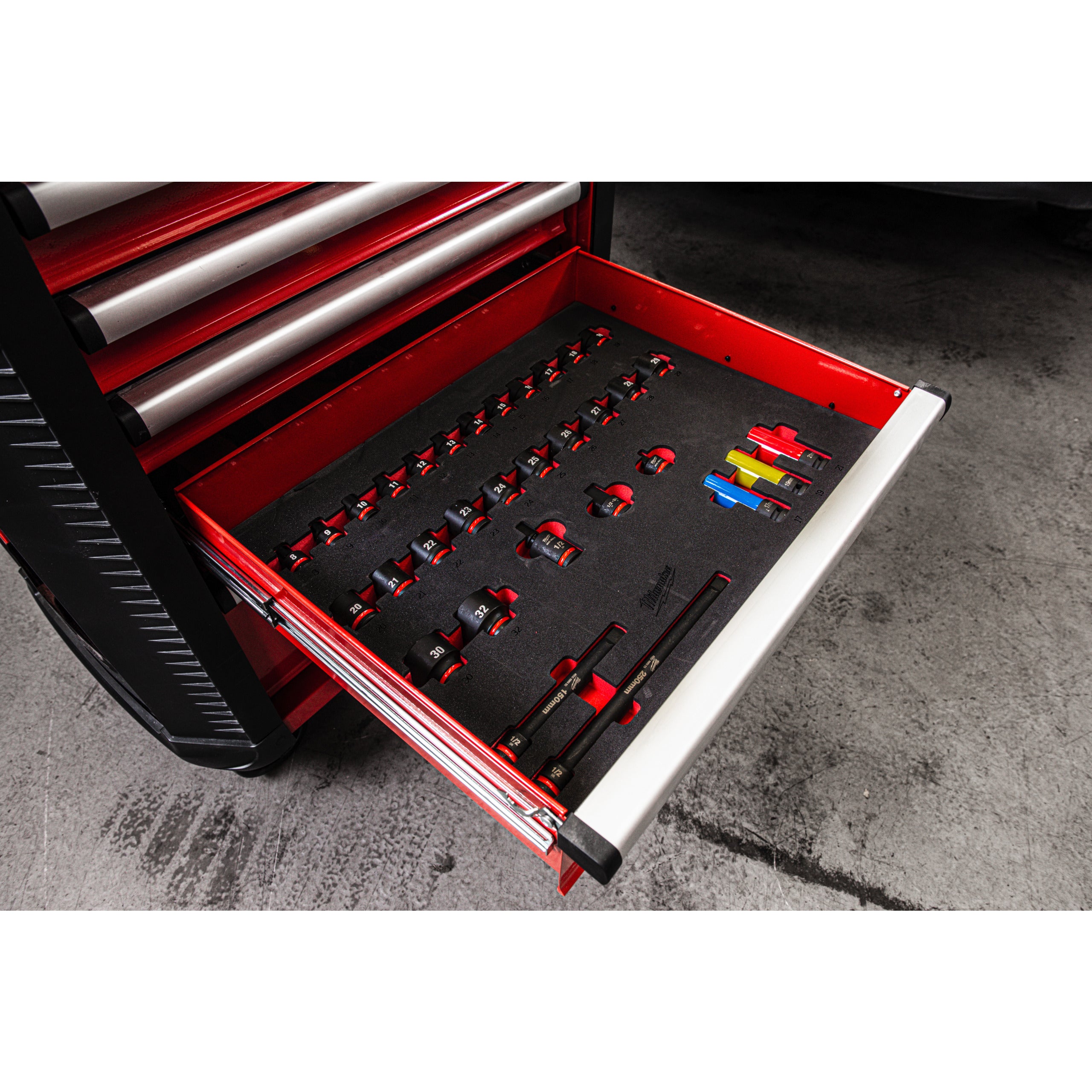Dulap metalic TOOLGUARD™ TOOLGUARD™ Dulap de scule mobil, cu 7 sertare, metalic, 78 cm dotat cu scule, EU Milwaukee 246 pc Filled TOOLGUARDTM 30IN/78cm GREY, cod 4932500743