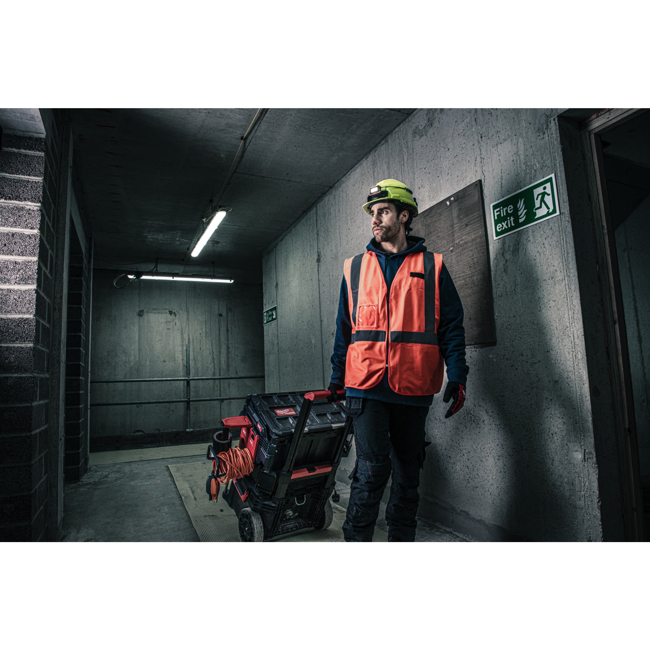 Vestă de înaltă vizibilitate Milwaukee Contractor High-Visibility Vest Orange S/M, cod 4932493998