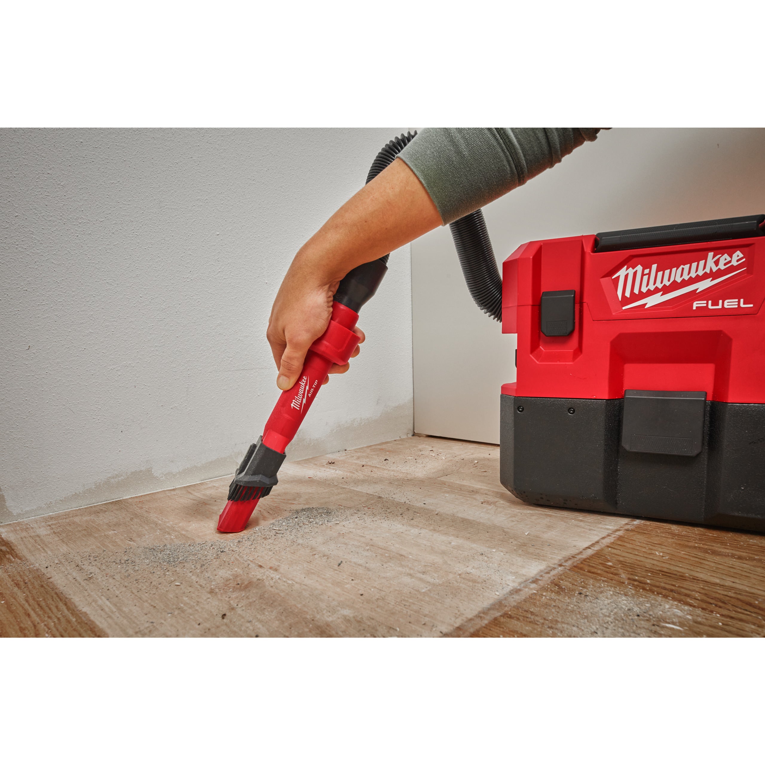 Atașament AIR-TIP™ pentru aspirator AIR-TIP™ Cap de aspirare cu perie mobilă, 2 în 1 Milwaukee AT-3, cod 4932498012