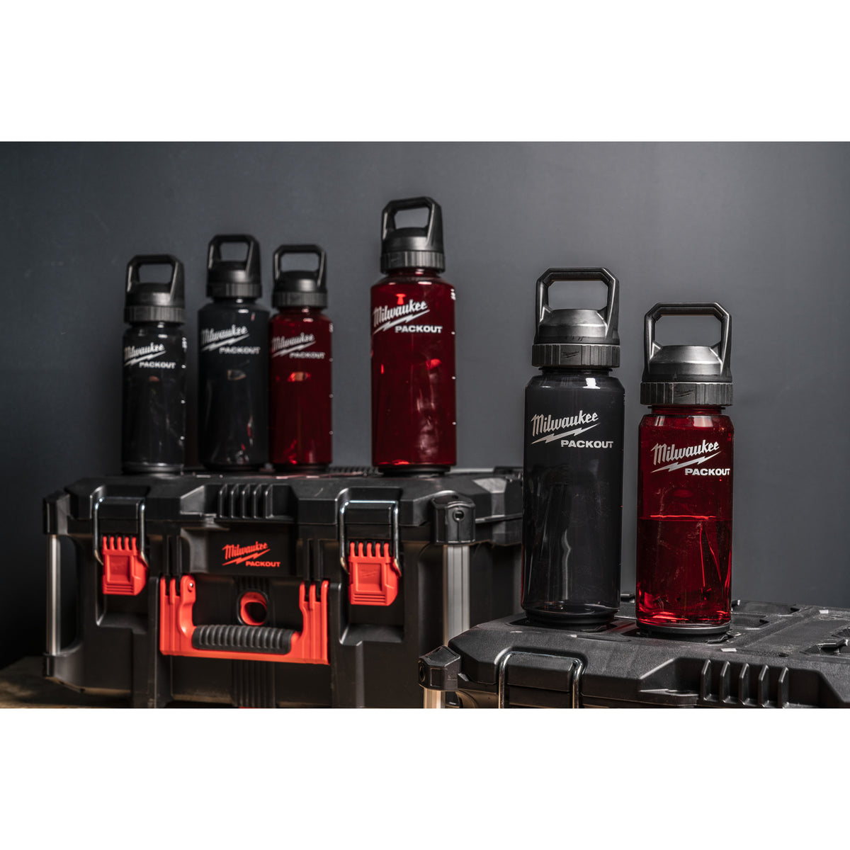 Sticlă de plastic PACKOUT™ Milwaukee 1420 ml Plastic Bottle Chug Lid Black, cod 4932498641