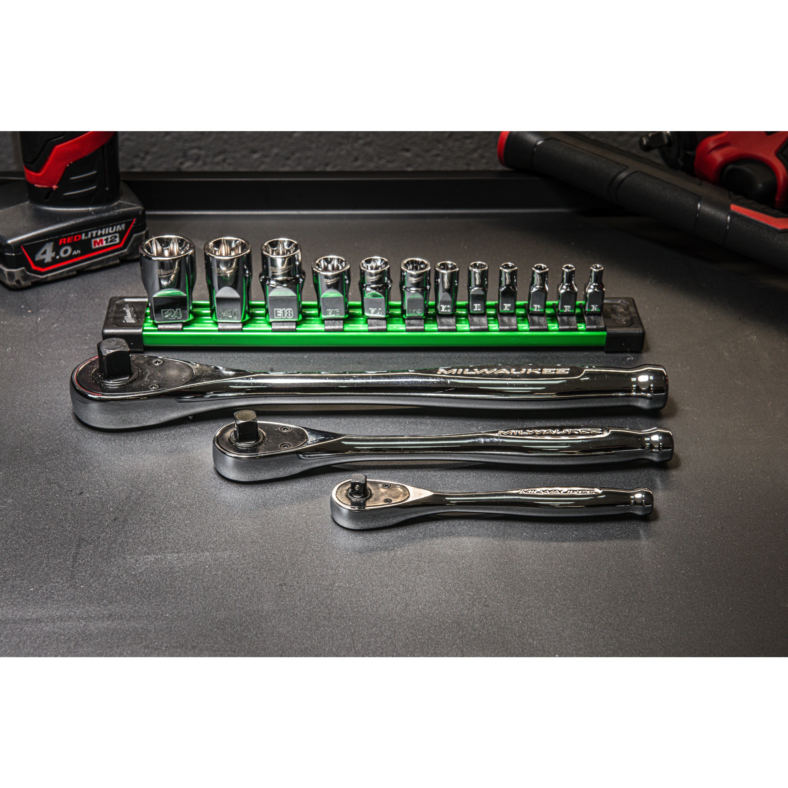 Set tubulare 12 buc ¼″,⅜″,½″ metric E-TX Milwaukee 12 pc 1/4'', 3/8'', 1/2'' Drive External Torx Socket Set, cod 4932498799
