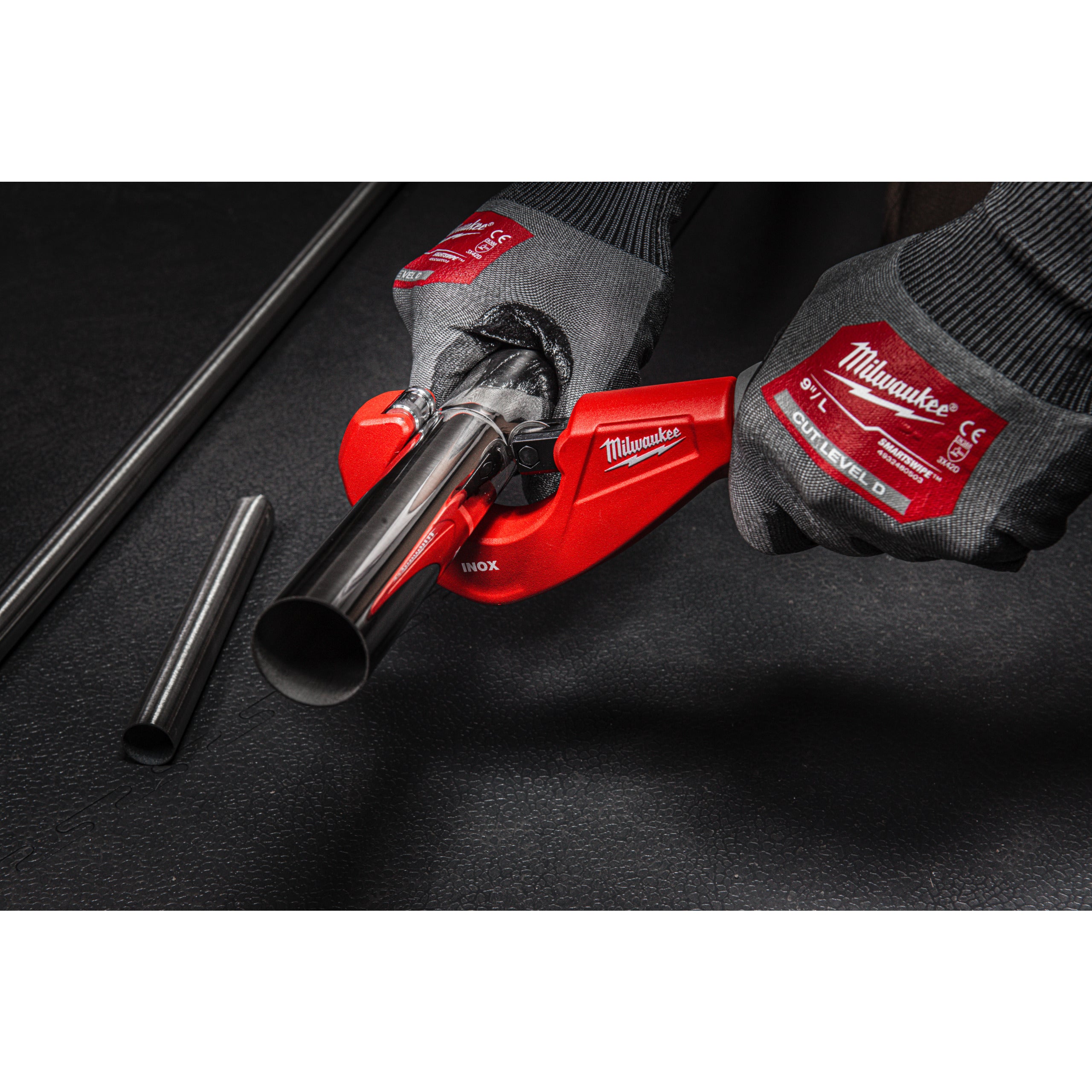 Cutter cu role pentru țevi din inox Milwaukee Constant Swing Inox Tubing Cutter 29mm, cod 4932499088