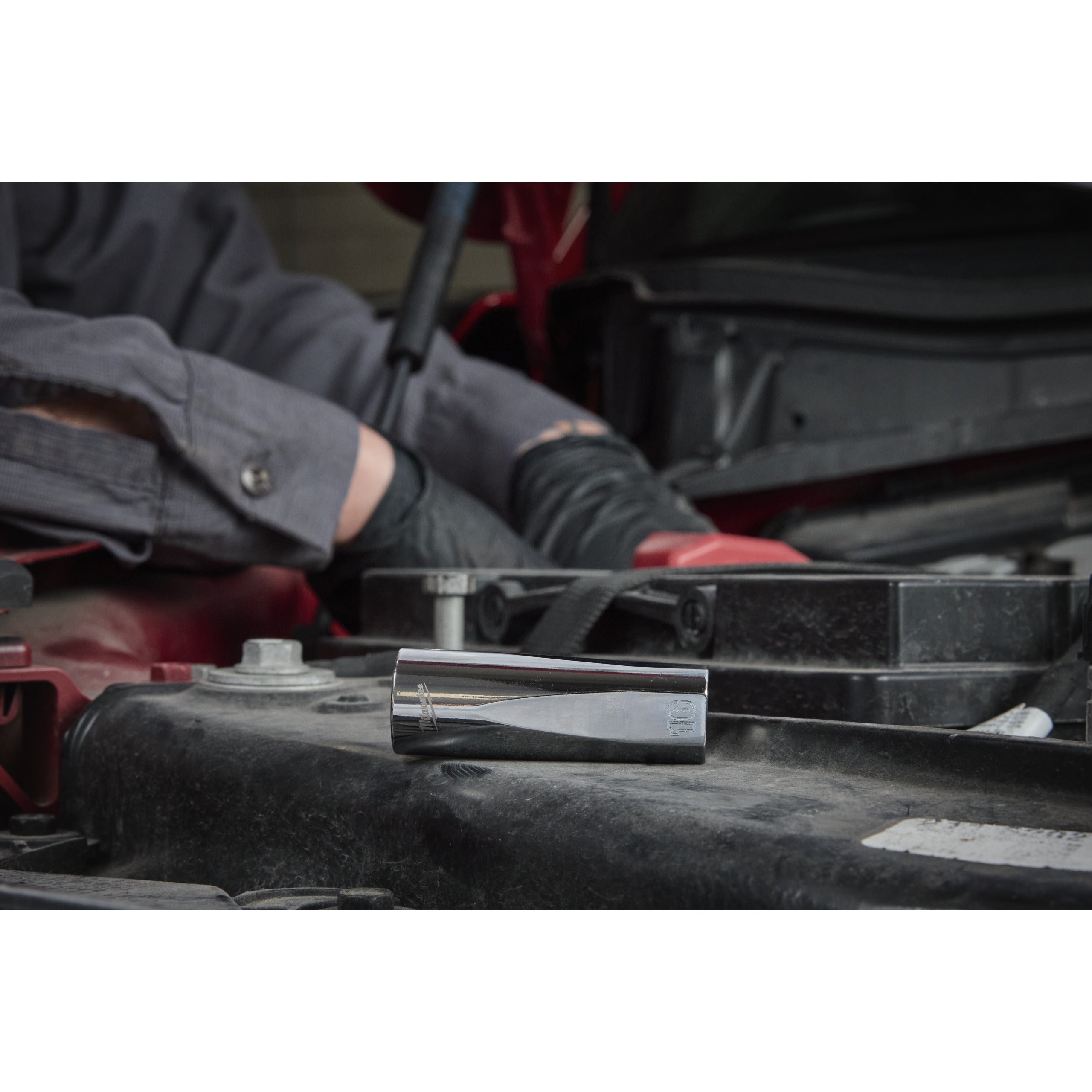 Cheie tubulară lungă ½″ metrică, 12 puncte Milwaukee 1/2'' Drive Metric Deep 12-Point Socket - 13mm, cod 4932499118