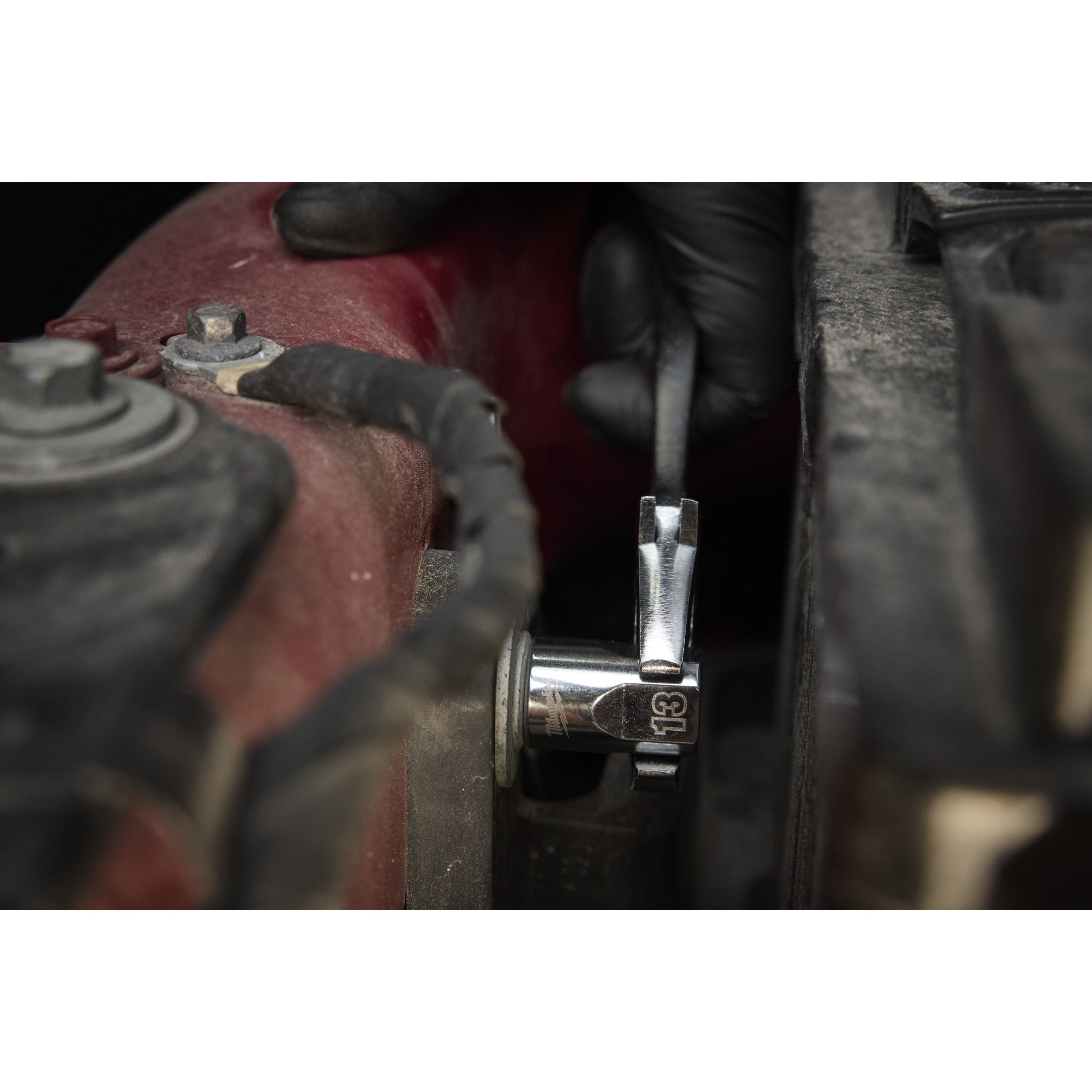 Cheie tubulară lungă ½″ metrică, 12 puncte Milwaukee 1/2'' Drive Metric Deep 12-Point Socket - 13mm, cod 4932499118