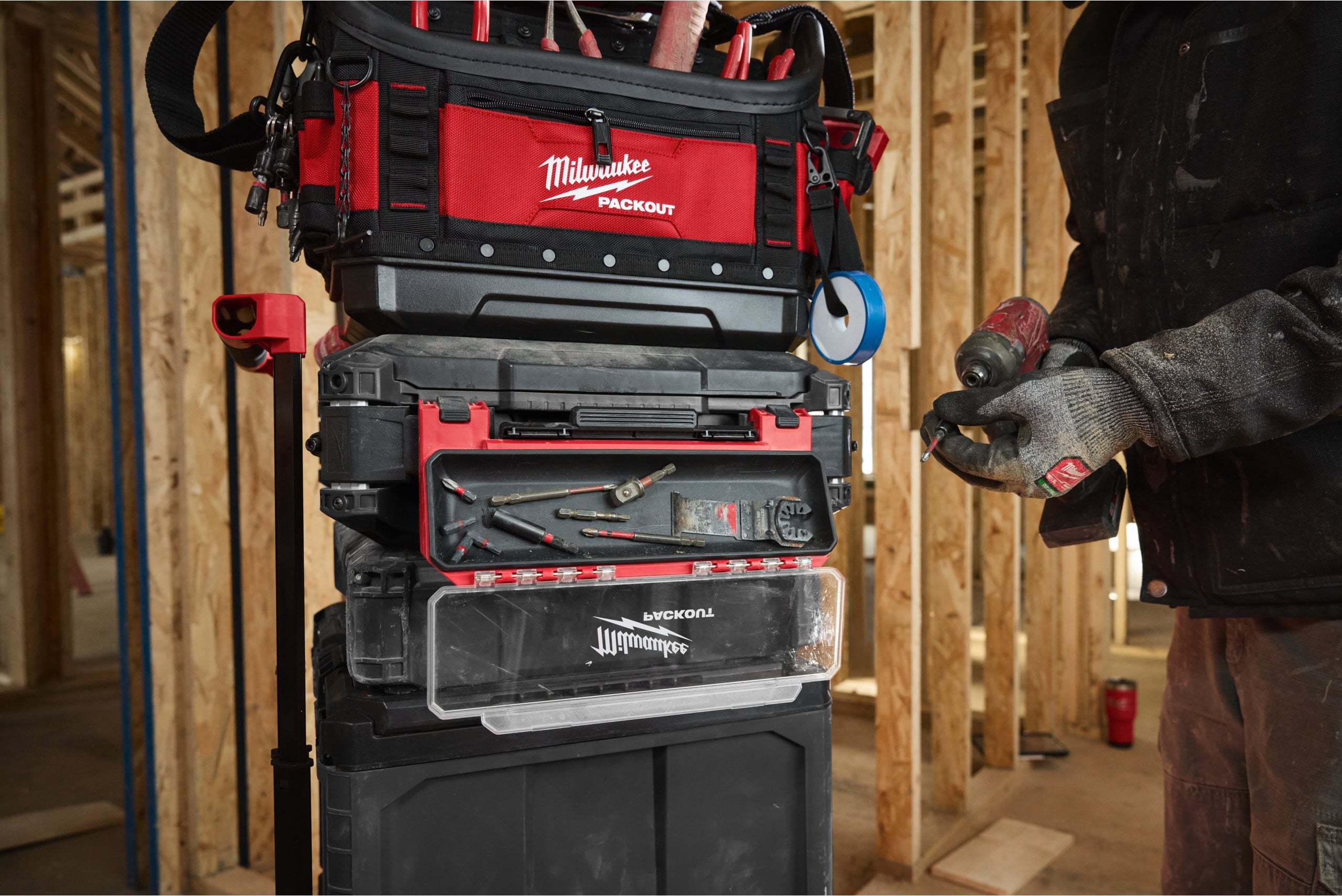 Cutie de scule Milwaukee PACKOUT™ cu atașament magnetic, cod 4932500149