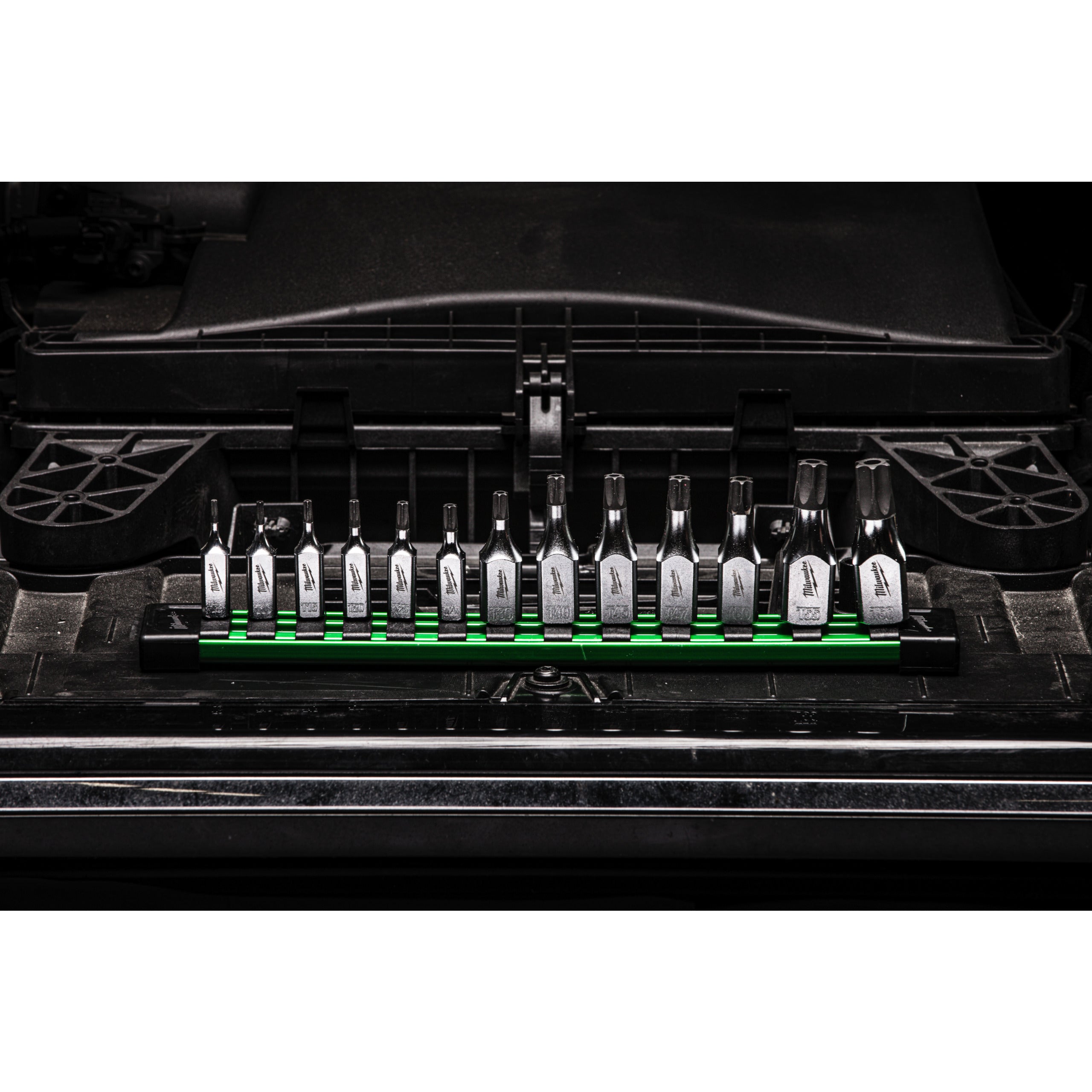 Set tubulare cu bit ¼″ și ⅜″ TX BO securizat Milwaukee 13 pc 1/4'' and 3/8'' Drive Tamper Proof Torx Bit Socket Set, cod 4932500432