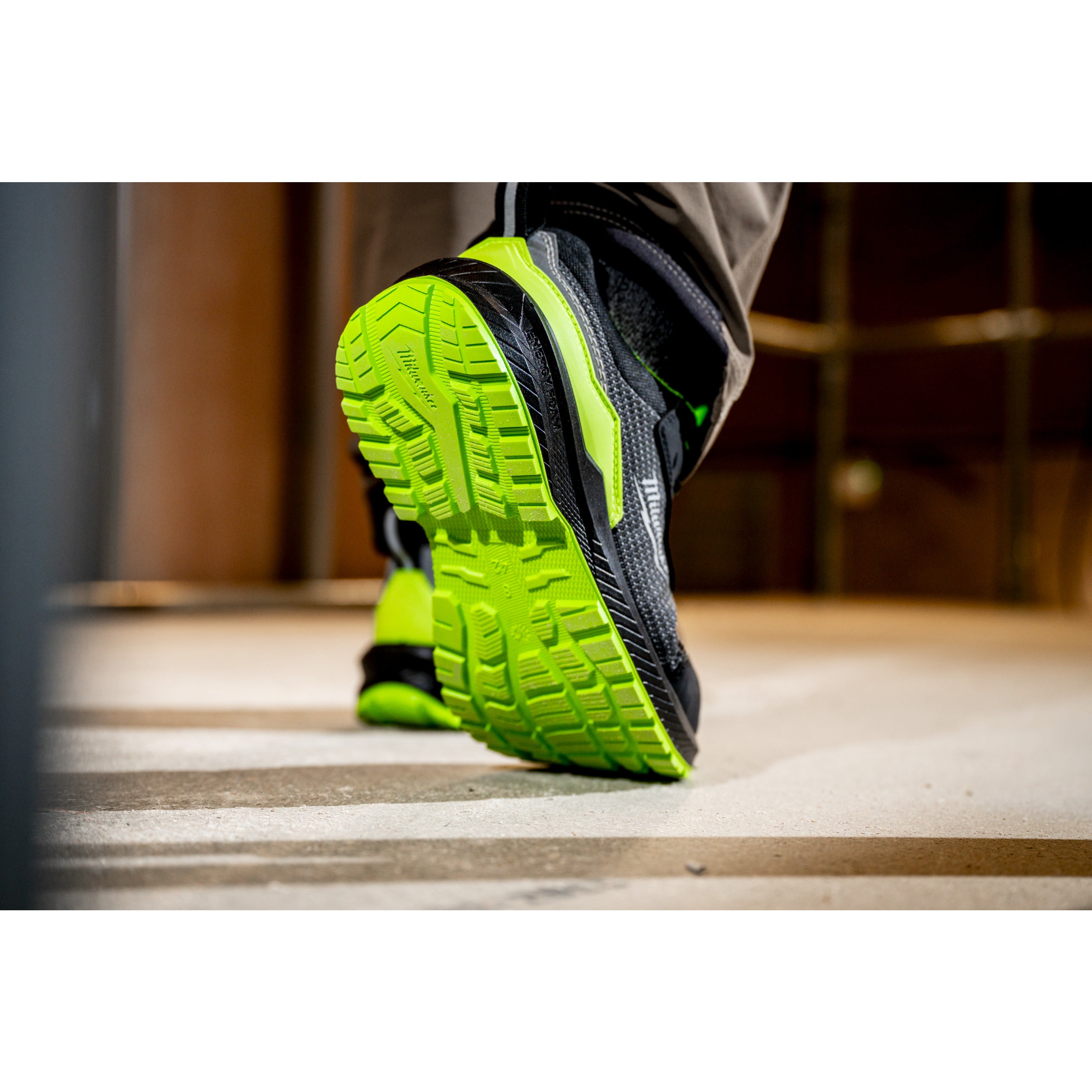 Pantofi de protecție Flextred™ S1PS Hi Vis SC FO SR ESD Milwaukee FXT S1PS Green 1L616166 SC FO SR ESD 43, cod 4932501357