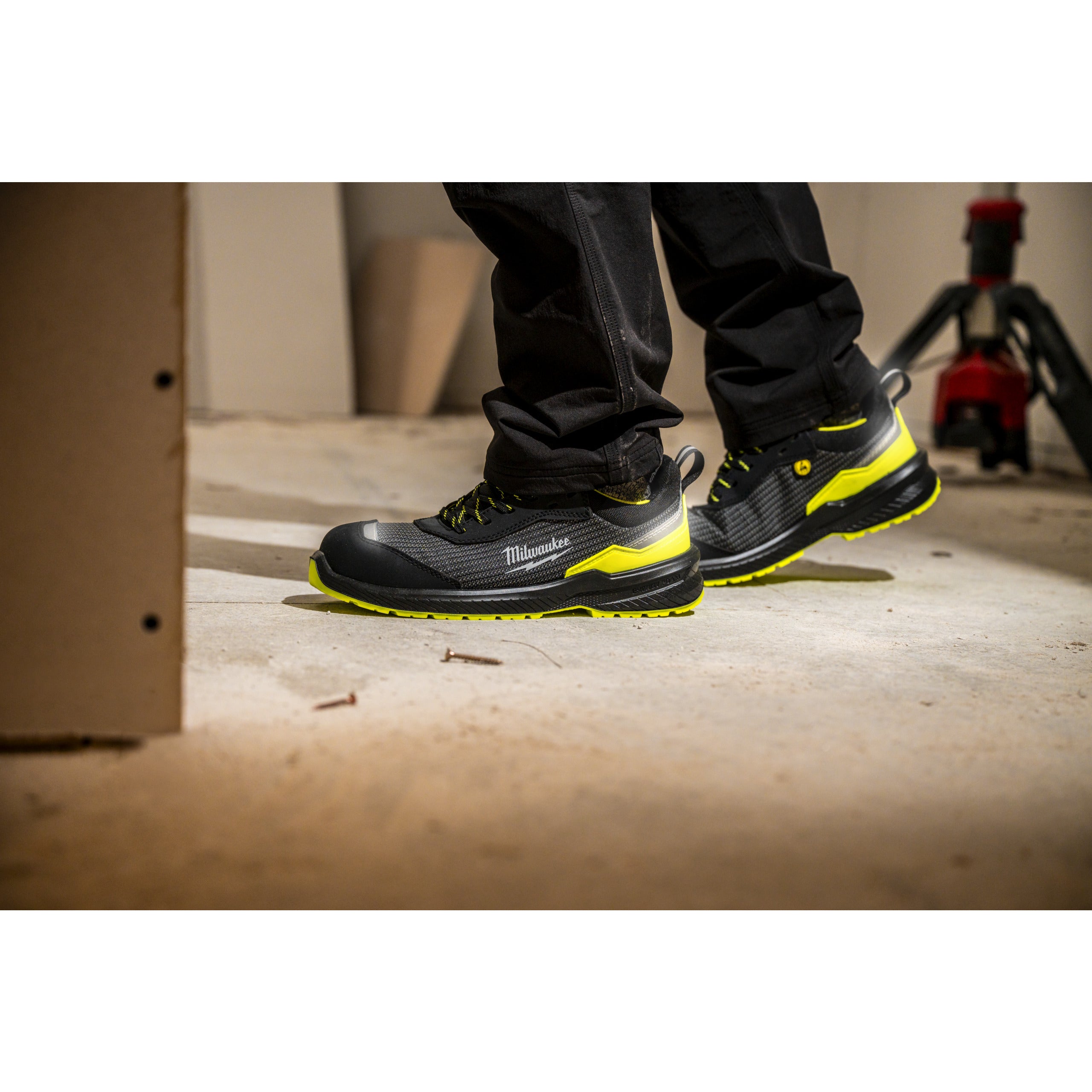 Pantofi de protecție Flextred™ S1PS Hi Vis SC FO SR ESD Milwaukee FXT S1PS Yellow 1L515155 SC FO SR ESD 39, cod 4932501457