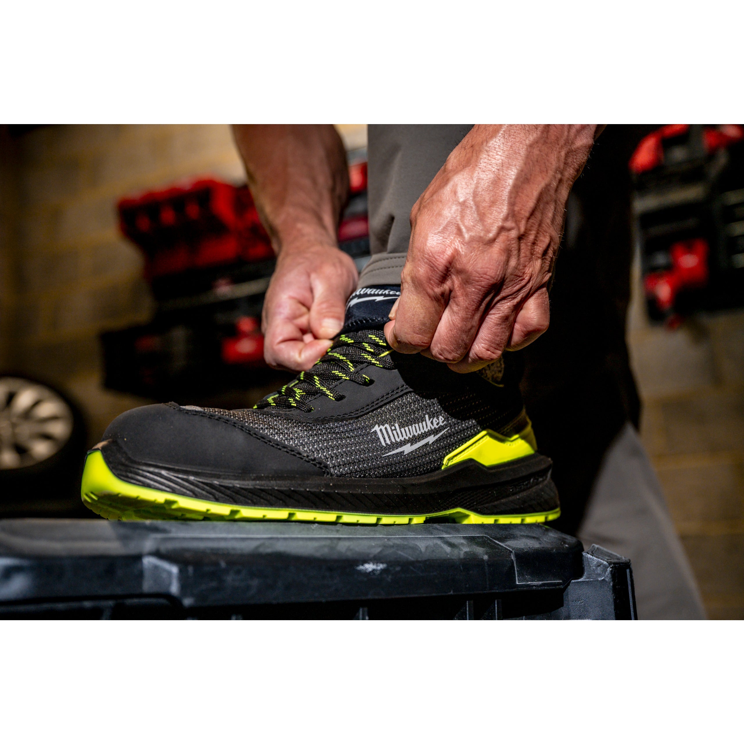 Pantofi de protecție Flextred™ S1PS Hi Vis SC FO SR ESD Milwaukee FXT S1PS Yellow 1L515155 SC FO SR ESD 48, cod 4932501466