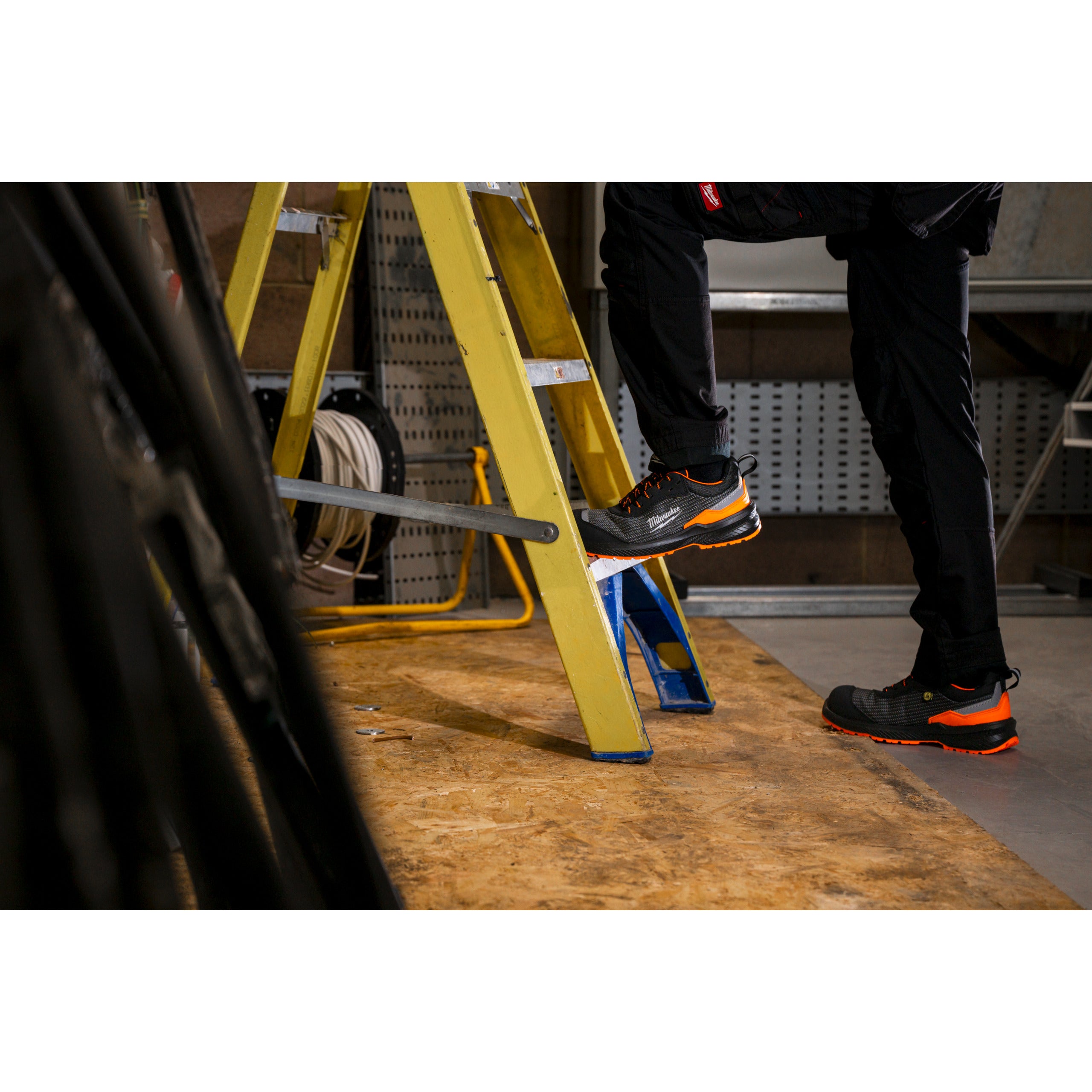Pantofi de protecție Flextred™ S1PS Hi Vis SC FO SR ESD Milwaukee FXT S1PS Orange 1L919199 SC FO SR ESD 36, cod 4932501558